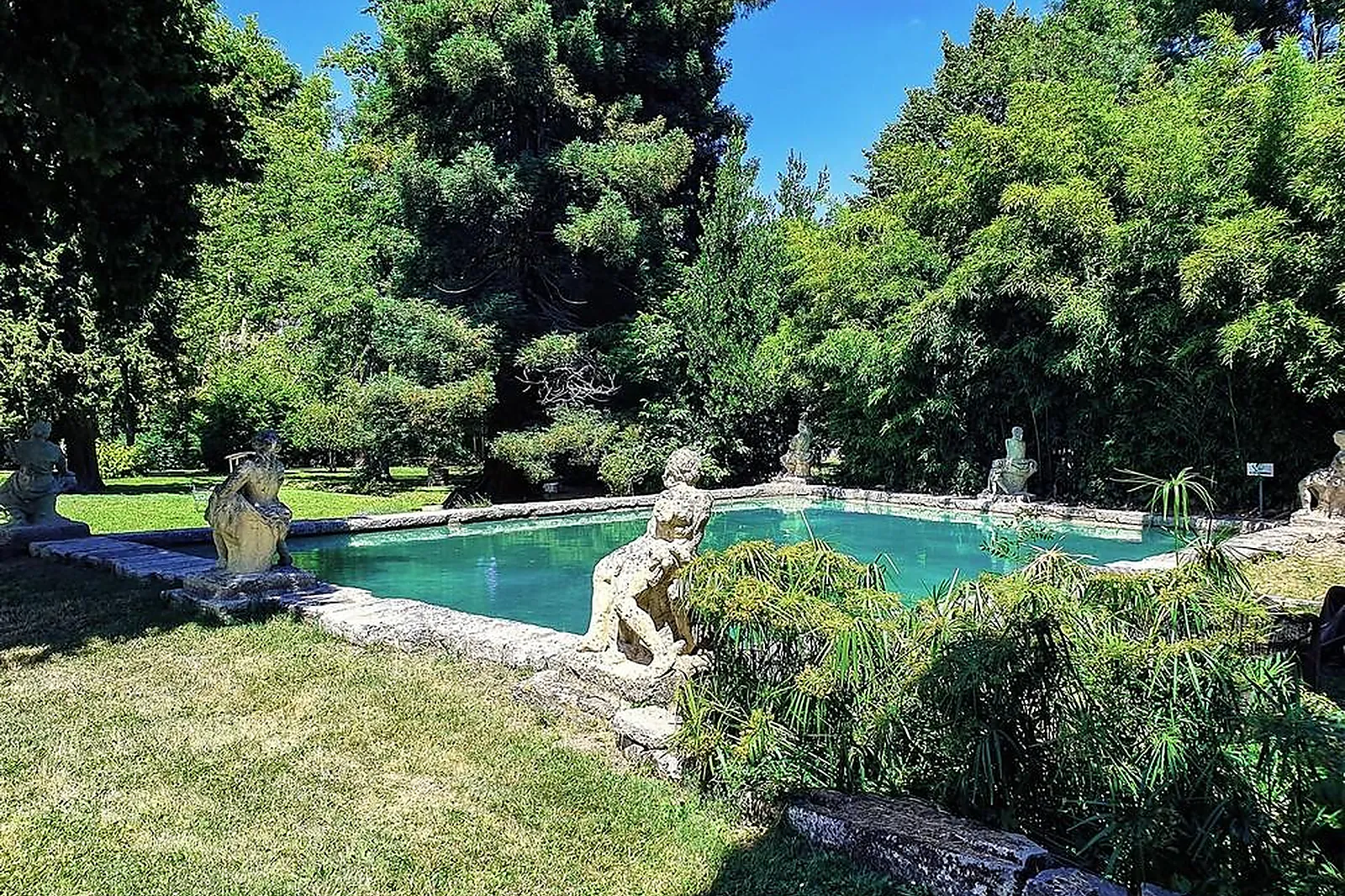 Lieux événementiels, CHÂTEAU DE ROUSSAN