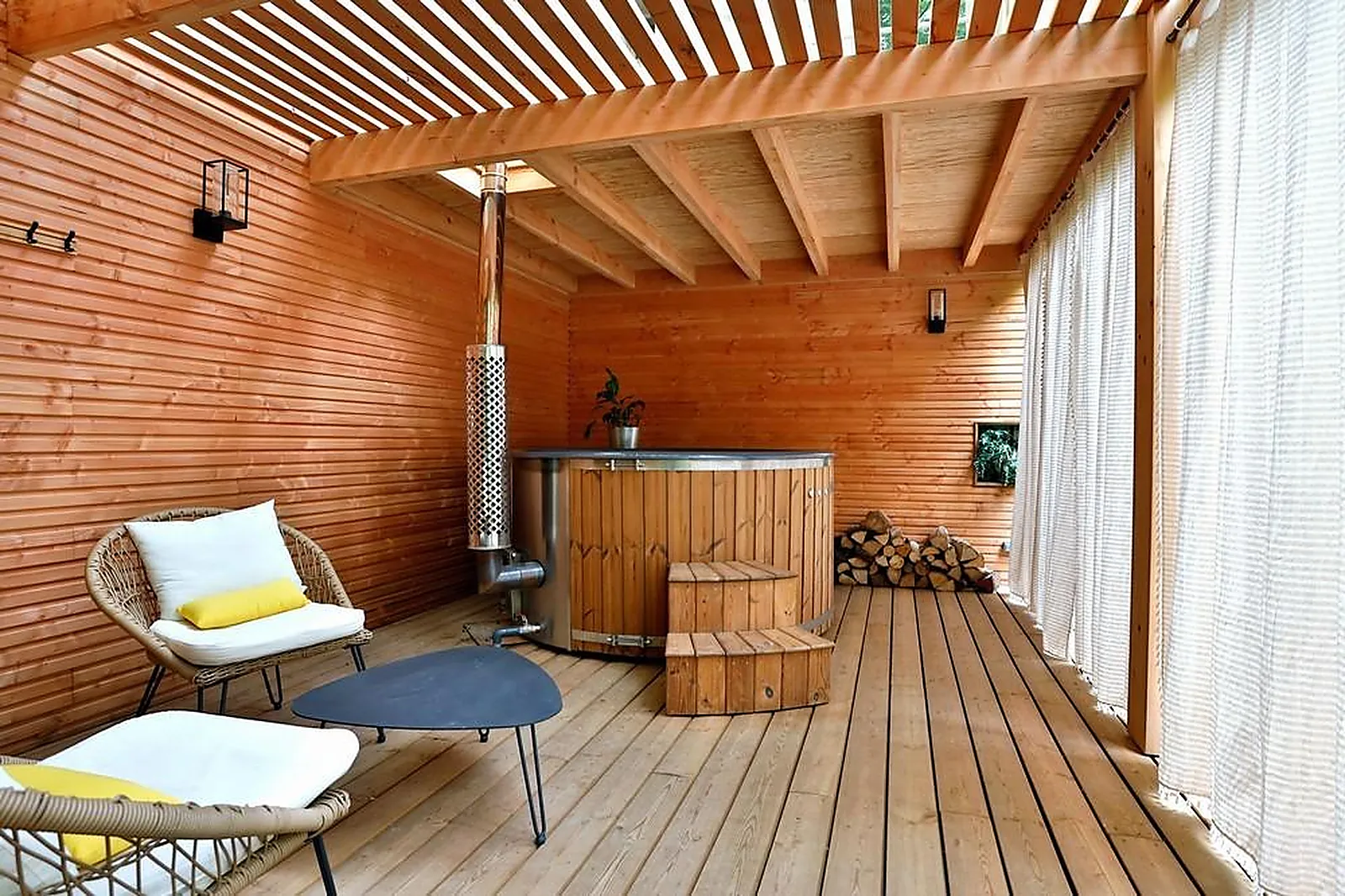 Lieux événementiels, CHÂTEAU DE ROUSSAN