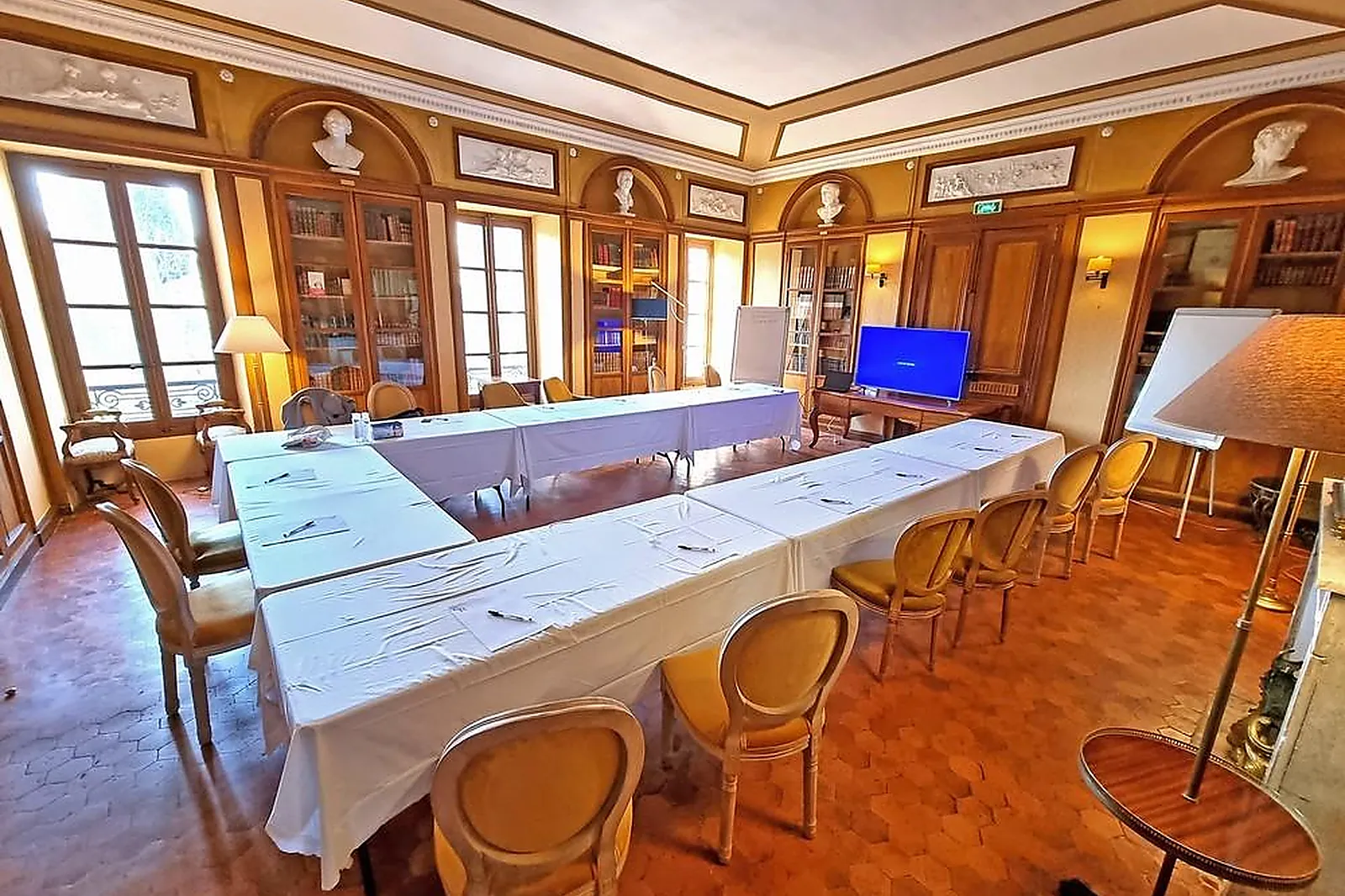 Lieux événementiels, CHÂTEAU DE ROUSSAN