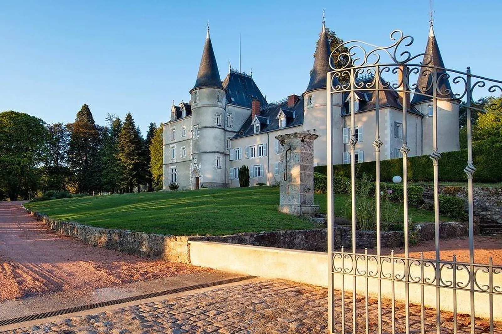 Lieux événementiels, CHÂTEAU DE SAINT ALYRE