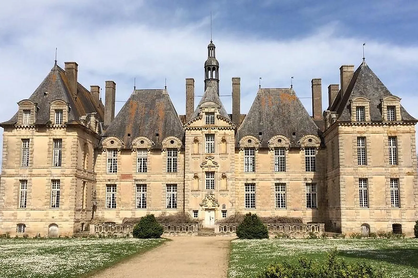 Lieux événementiels, CHÂTEAU DE SAINT-LOUP