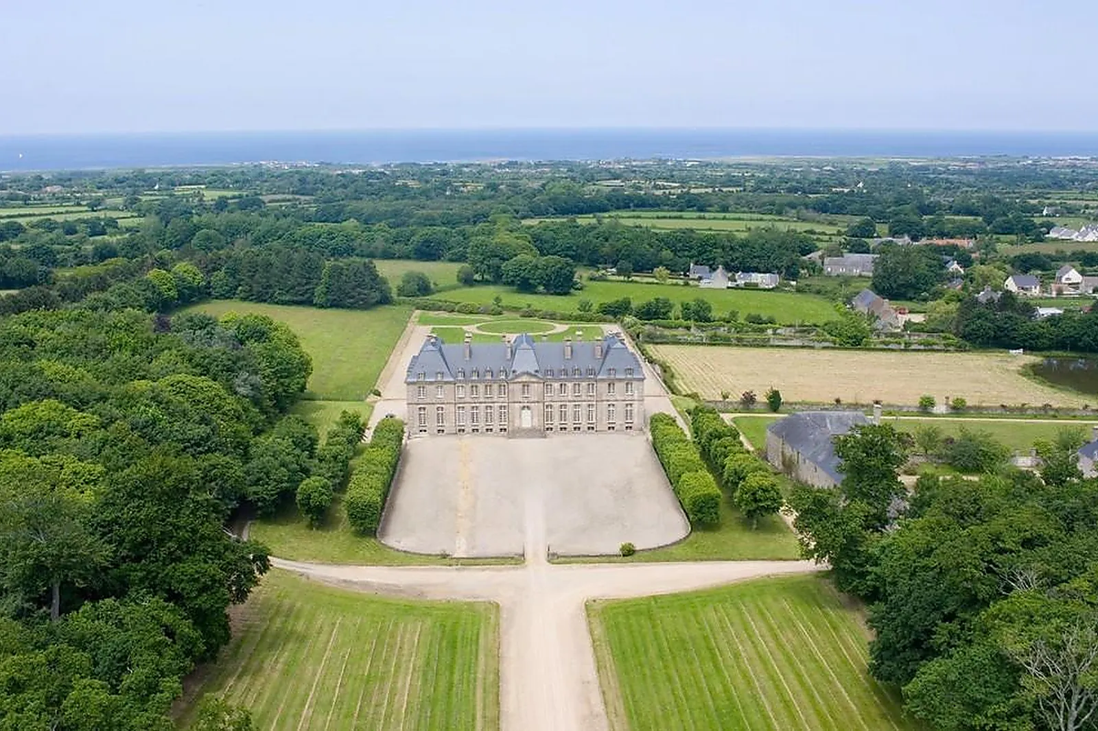Lieux événementiels, CHÂTEAU DE SAINT PIERRE EGLISE