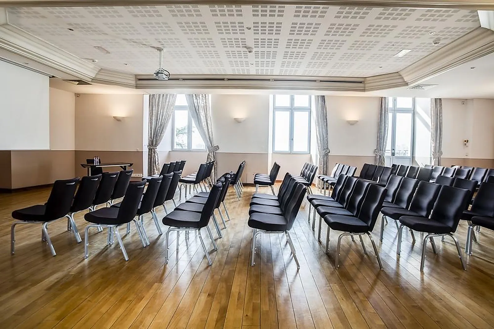 Lieux événementiels, CHATEAU DE SAINT PRIEST