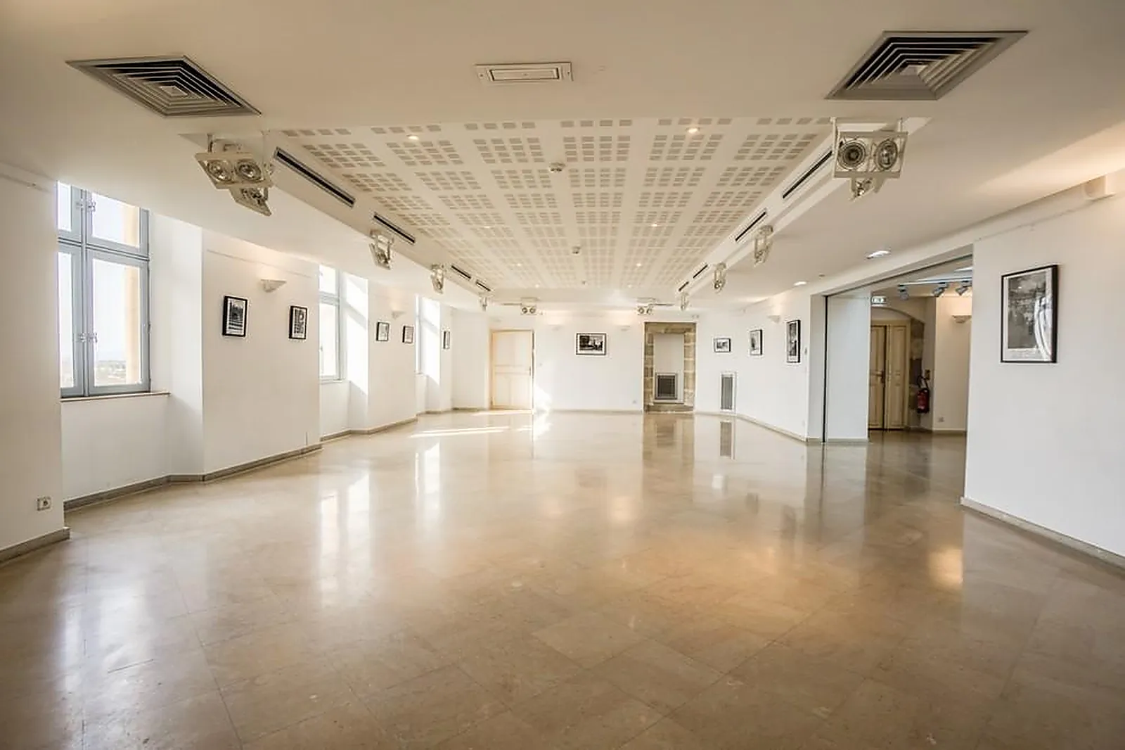 Lieux événementiels, CHATEAU DE SAINT PRIEST