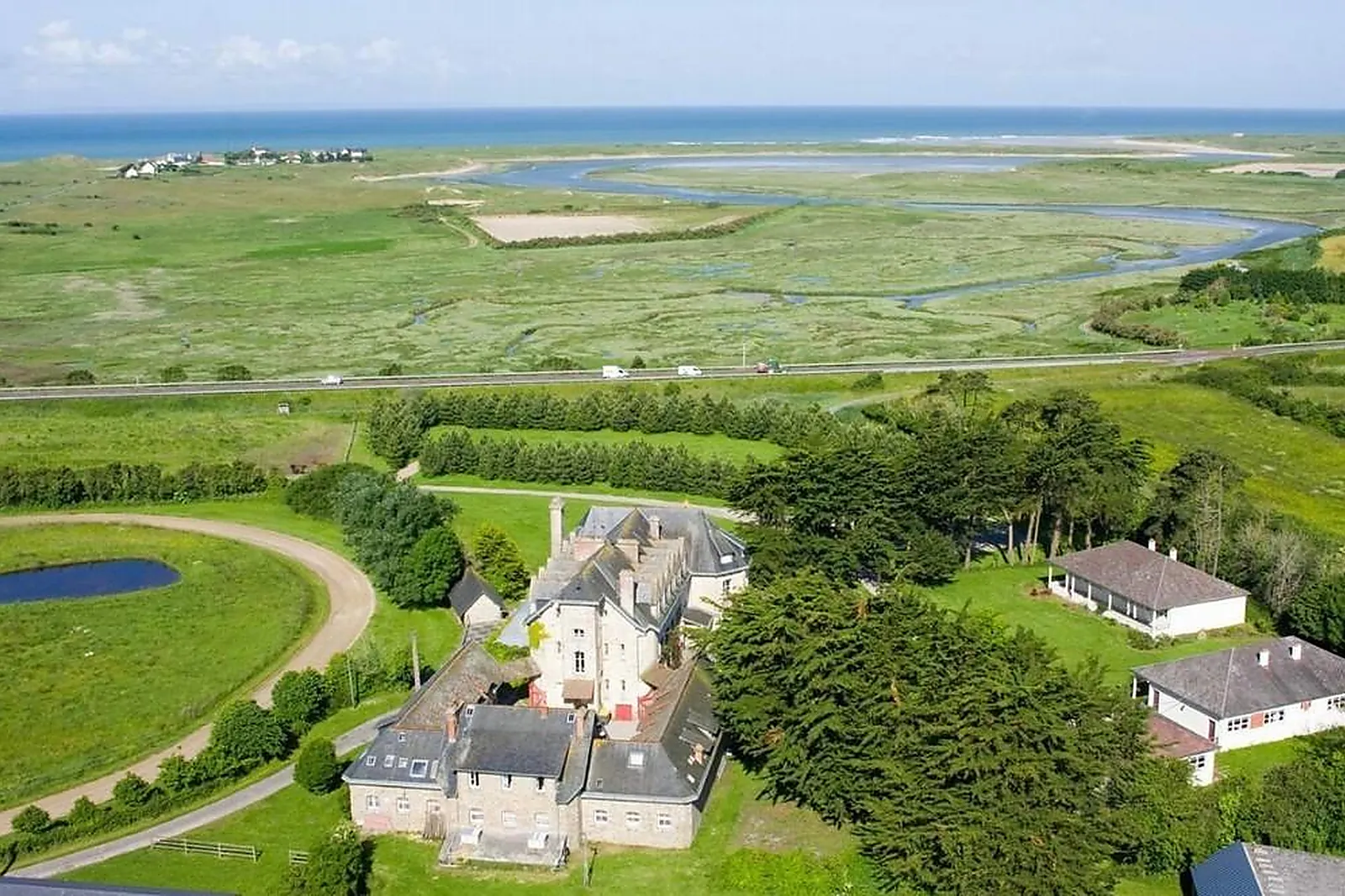 Lieux événementiels, CHÂTEAU DE SURVILLE