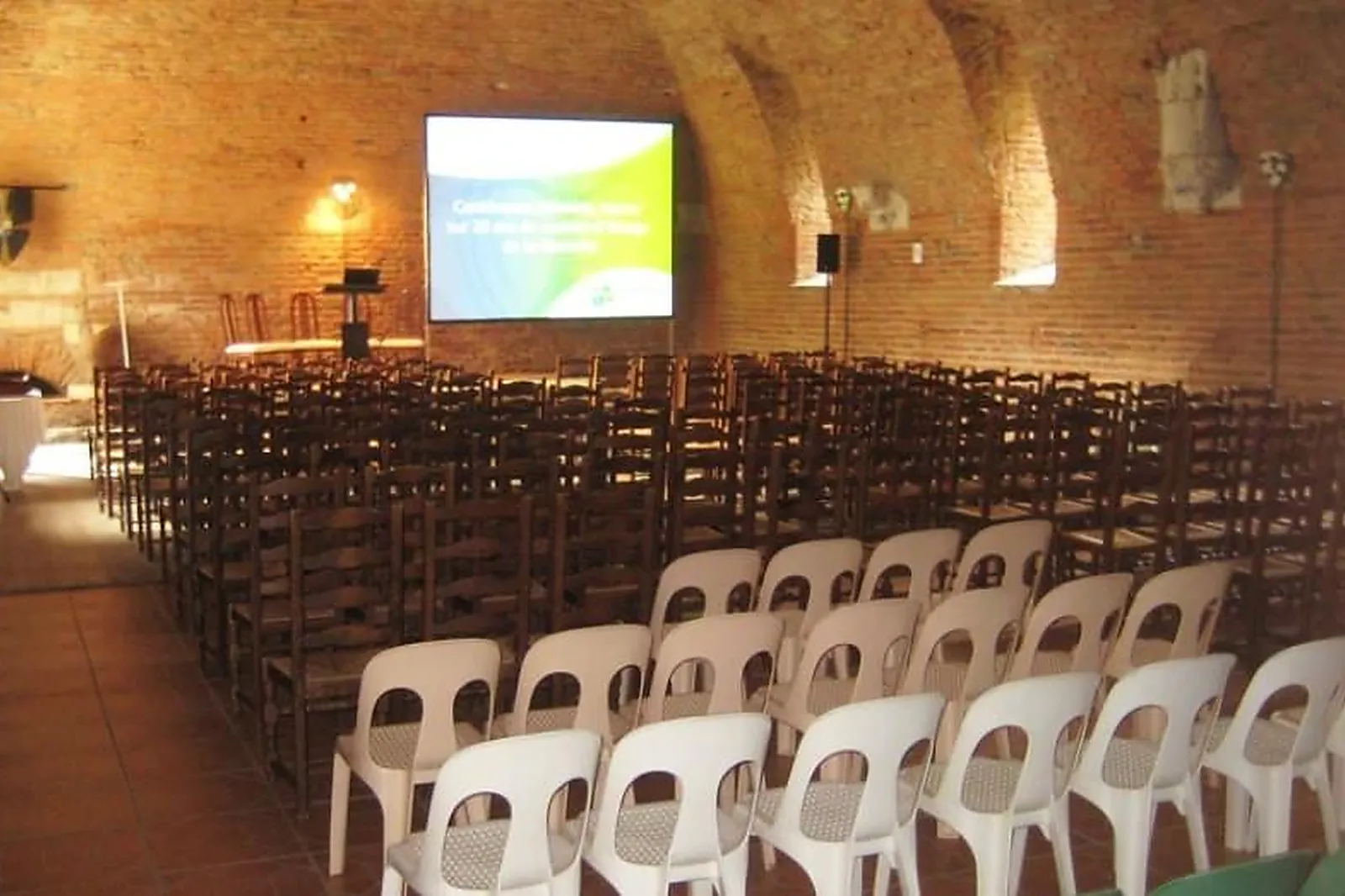 Lieux événementiels, CHÂTEAU DE TERRIDES