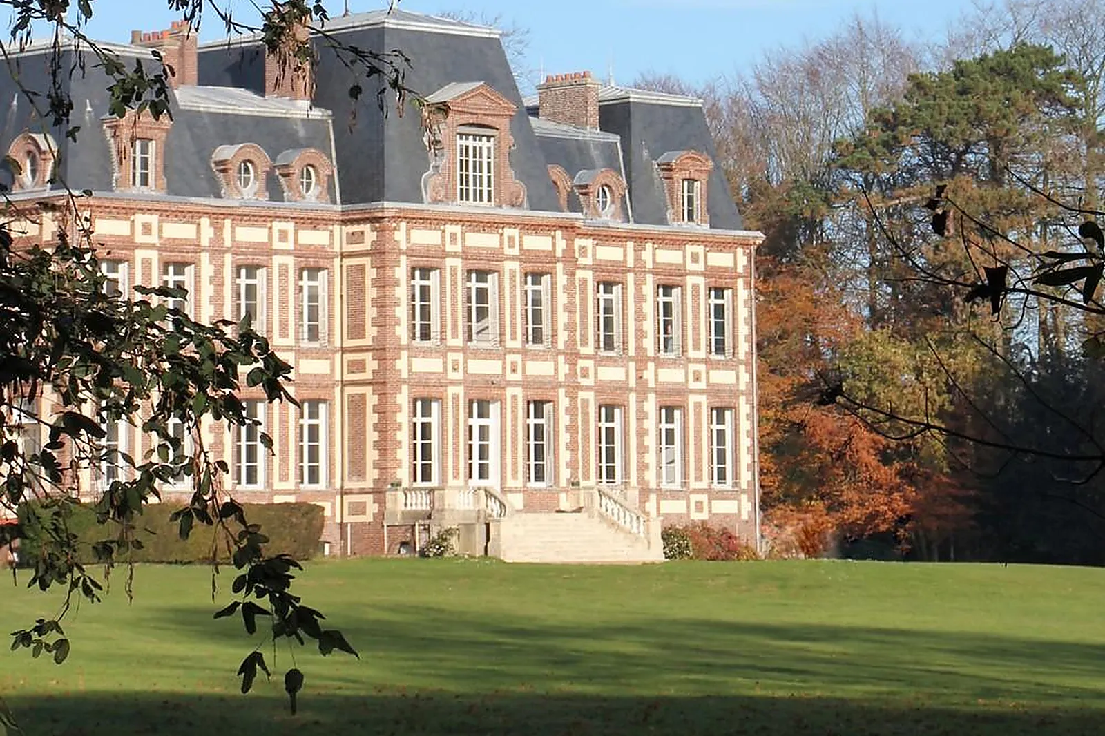 Lieux événementiels, CHÂTEAU DE VARENGEVILLE