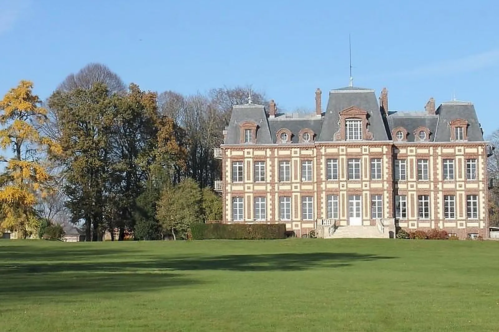 Lieux événementiels, CHÂTEAU DE VARENGEVILLE