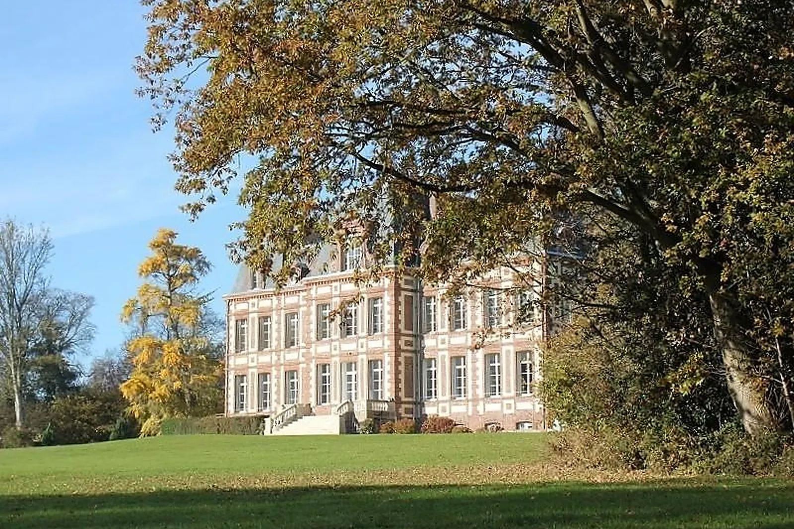 Lieux événementiels, CHÂTEAU DE VARENGEVILLE