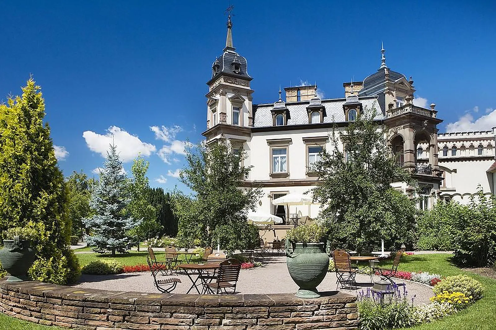 Lieux événementiels, CHÂTEAU DE LL&RSQUO;ILE