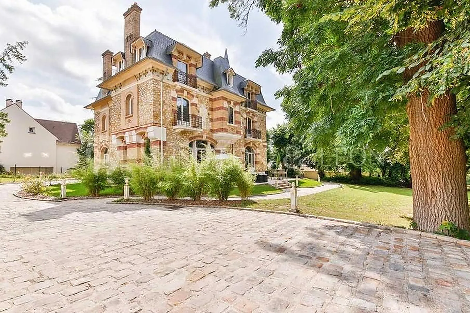 Lieux événementiels, CHÂTEAU DE LA FEUILLERAIE