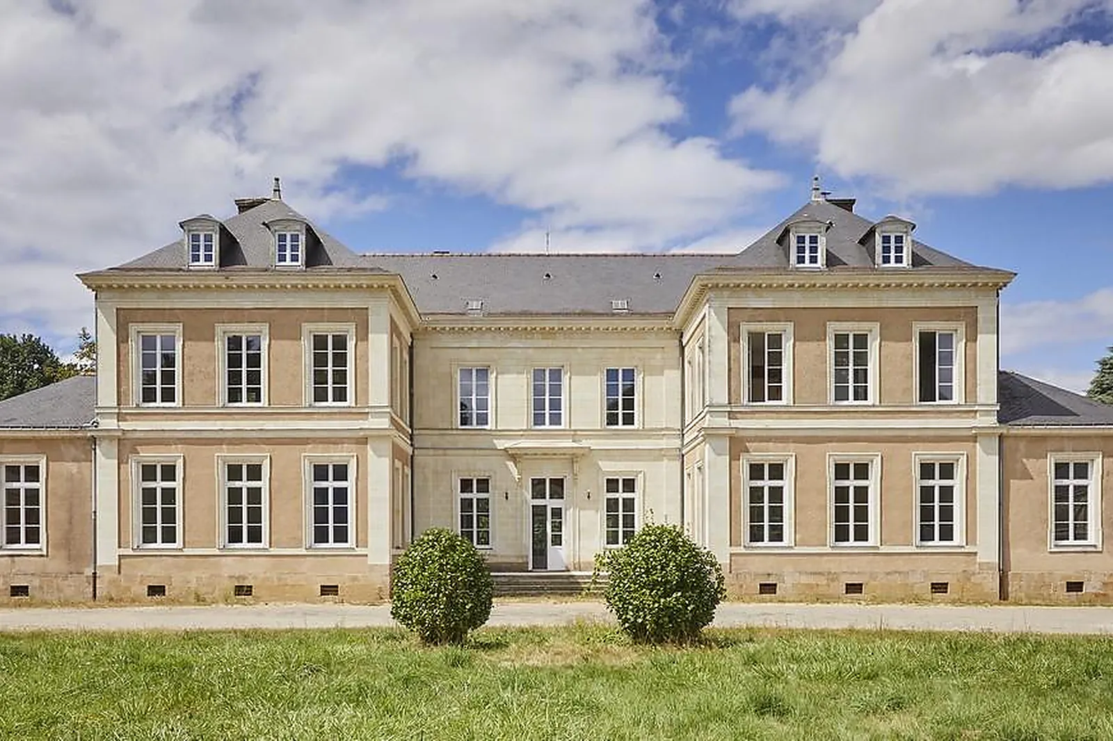 Lieux événementiels, CHÂTEAU DE LA FORÊT