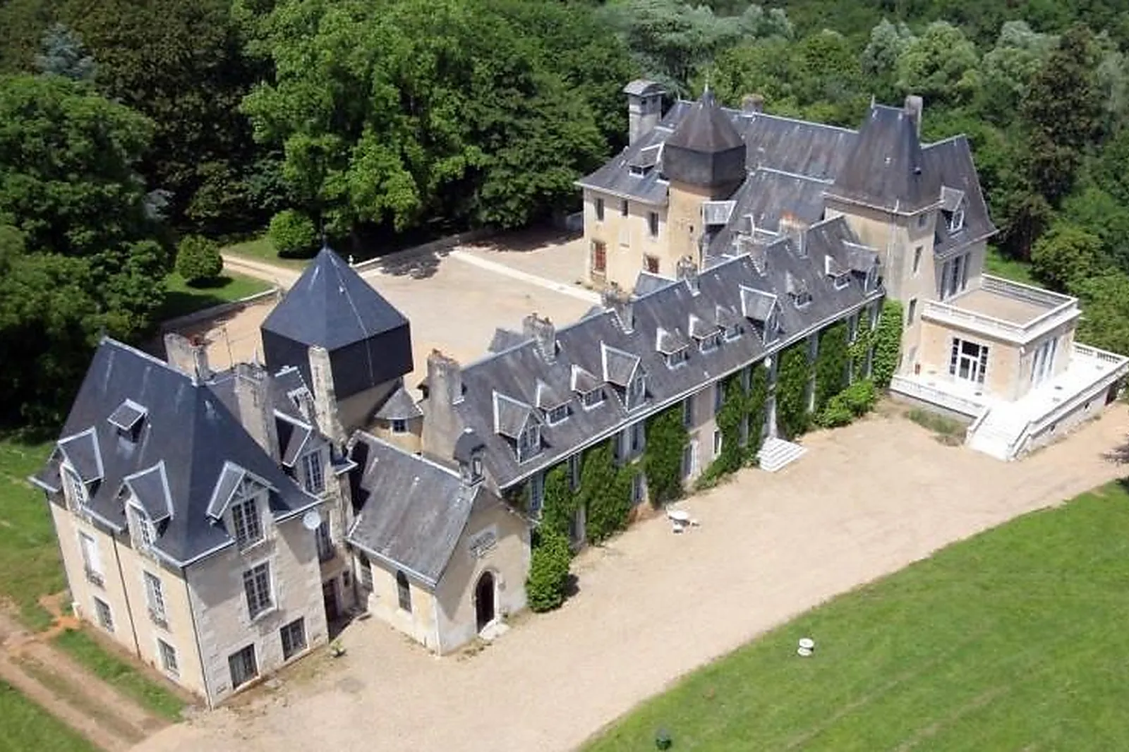 Lieux événementiels, CHÂTEAU DE LA MOTHE EN POITOU
