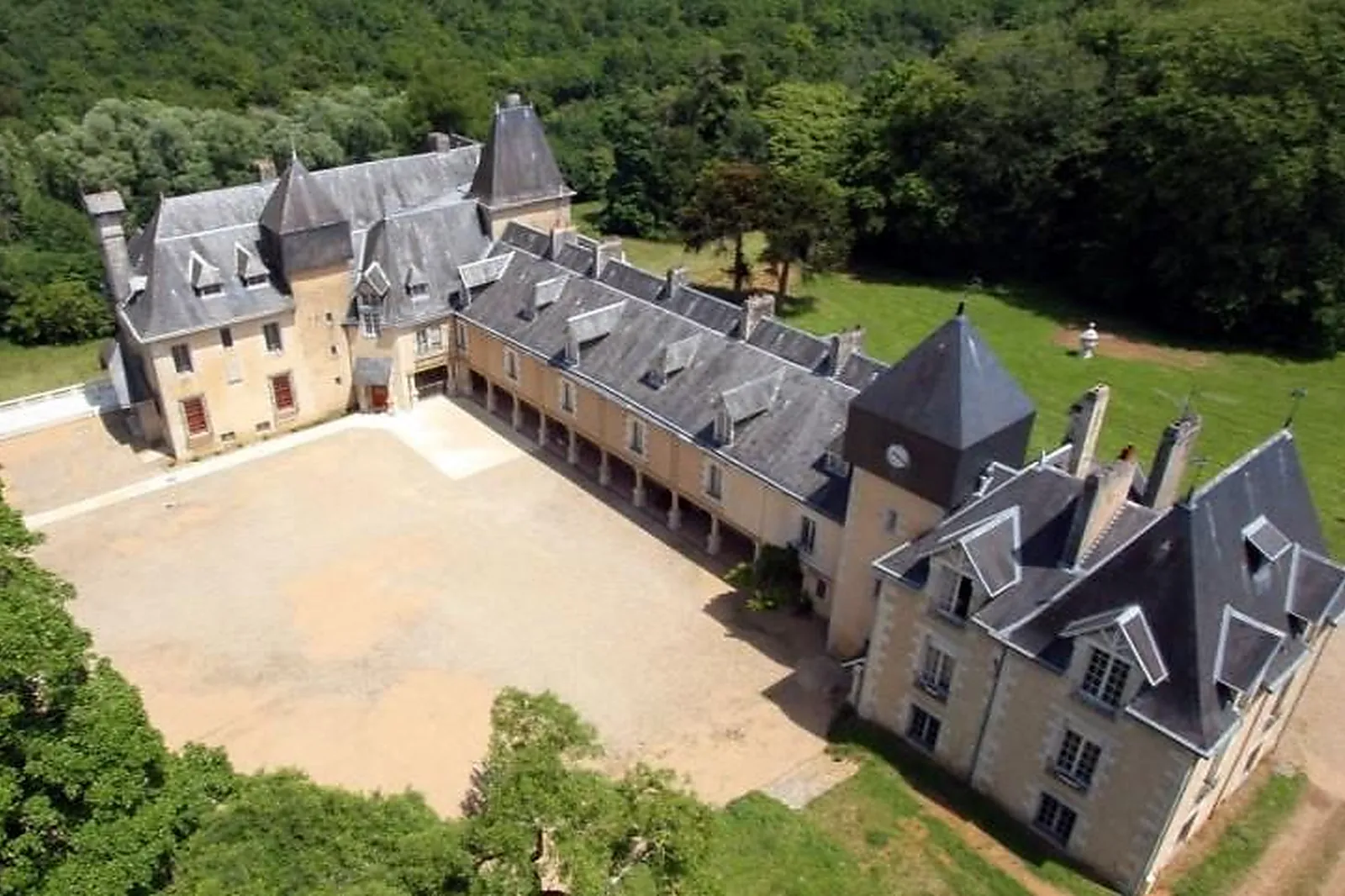 Lieux événementiels, CHÂTEAU DE LA MOTHE EN POITOU