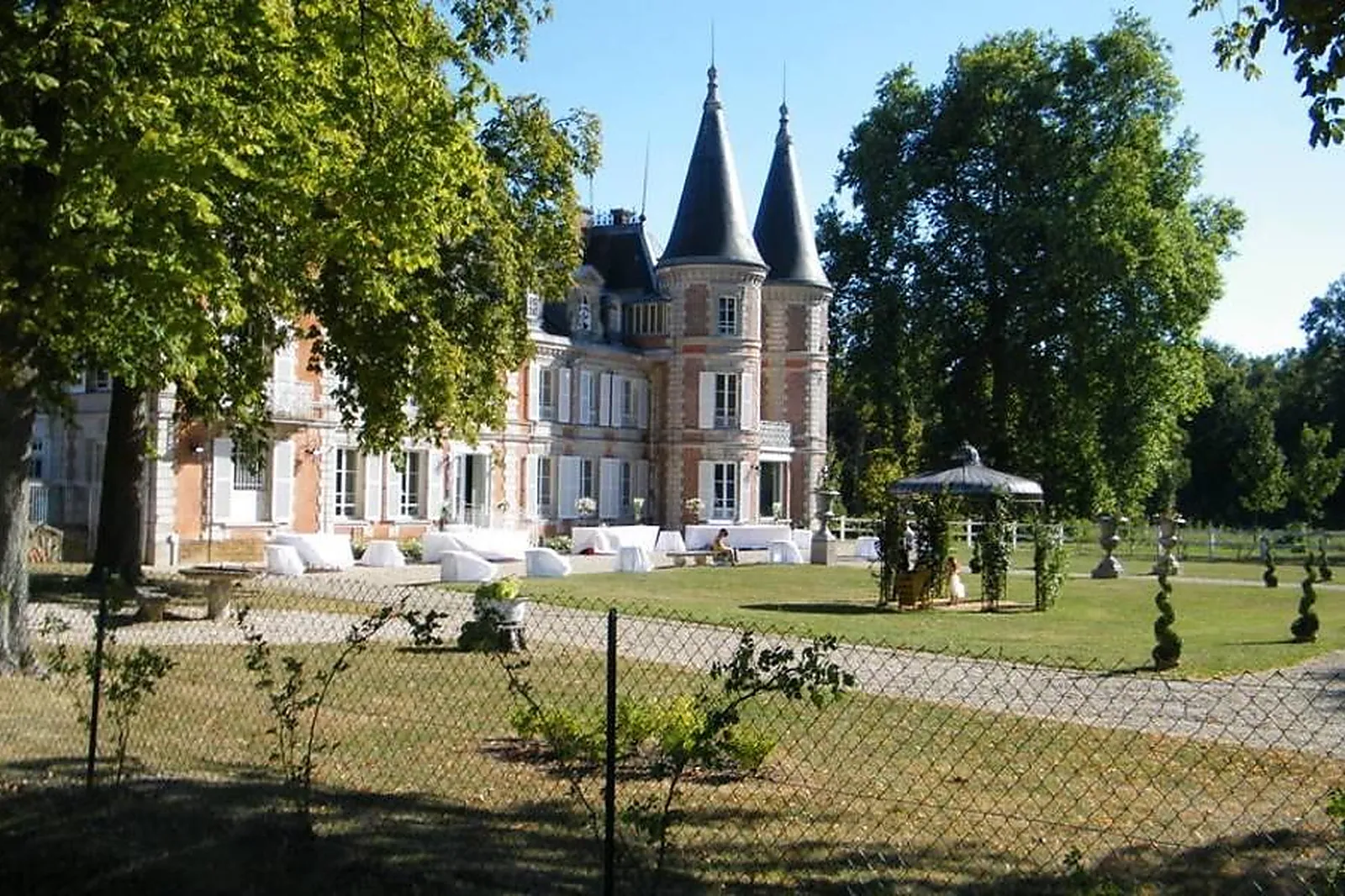 Lieux événementiels, CHÂTEAU DE LA PLUMASSERIE