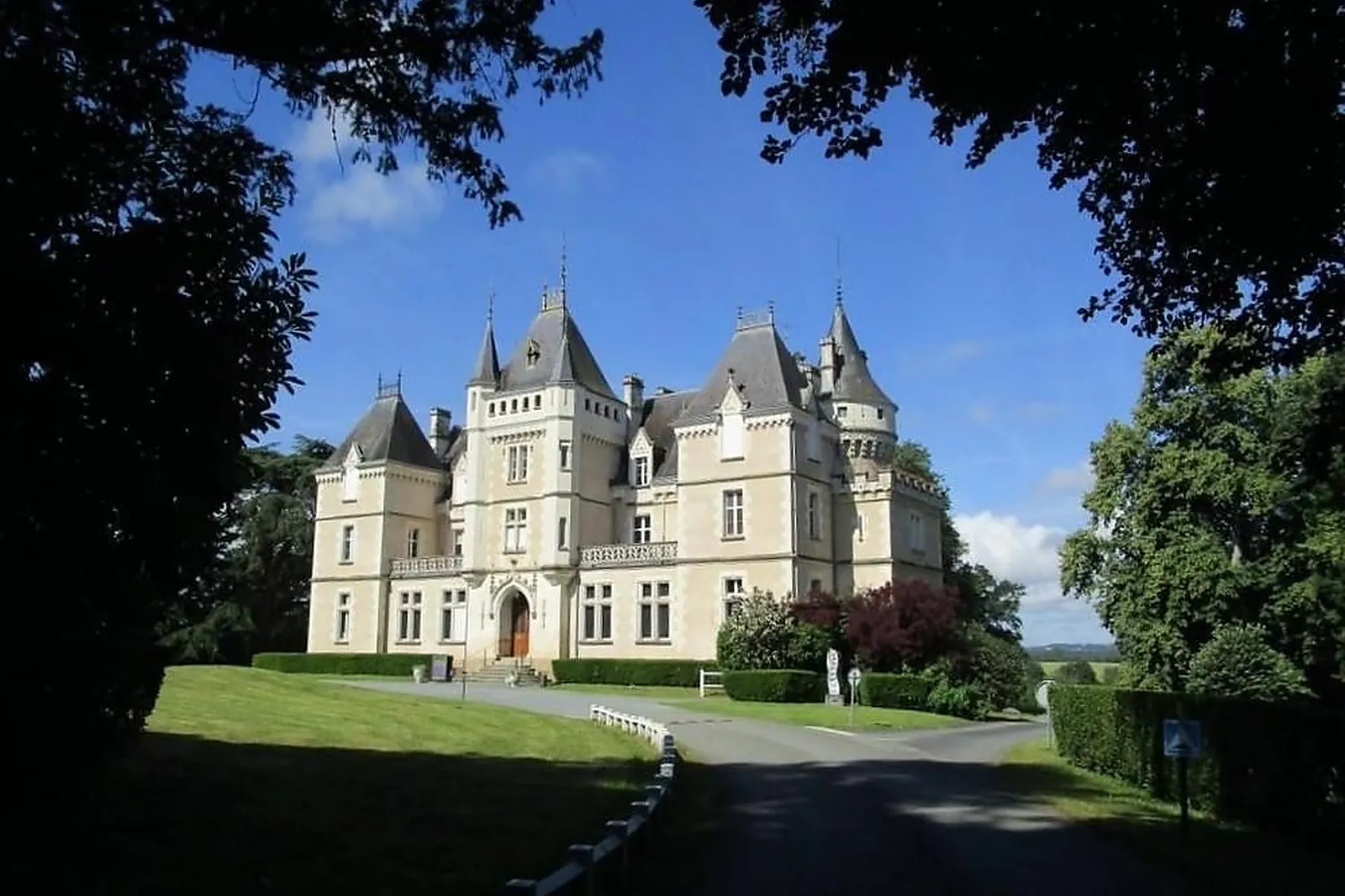 Lieux événementiels, CHÂTEAU DE LA ROSE