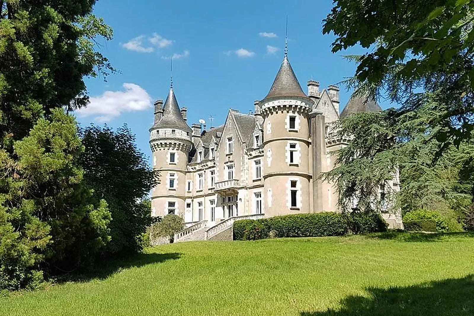 Lieux événementiels, CHÂTEAU DE LA ROSE