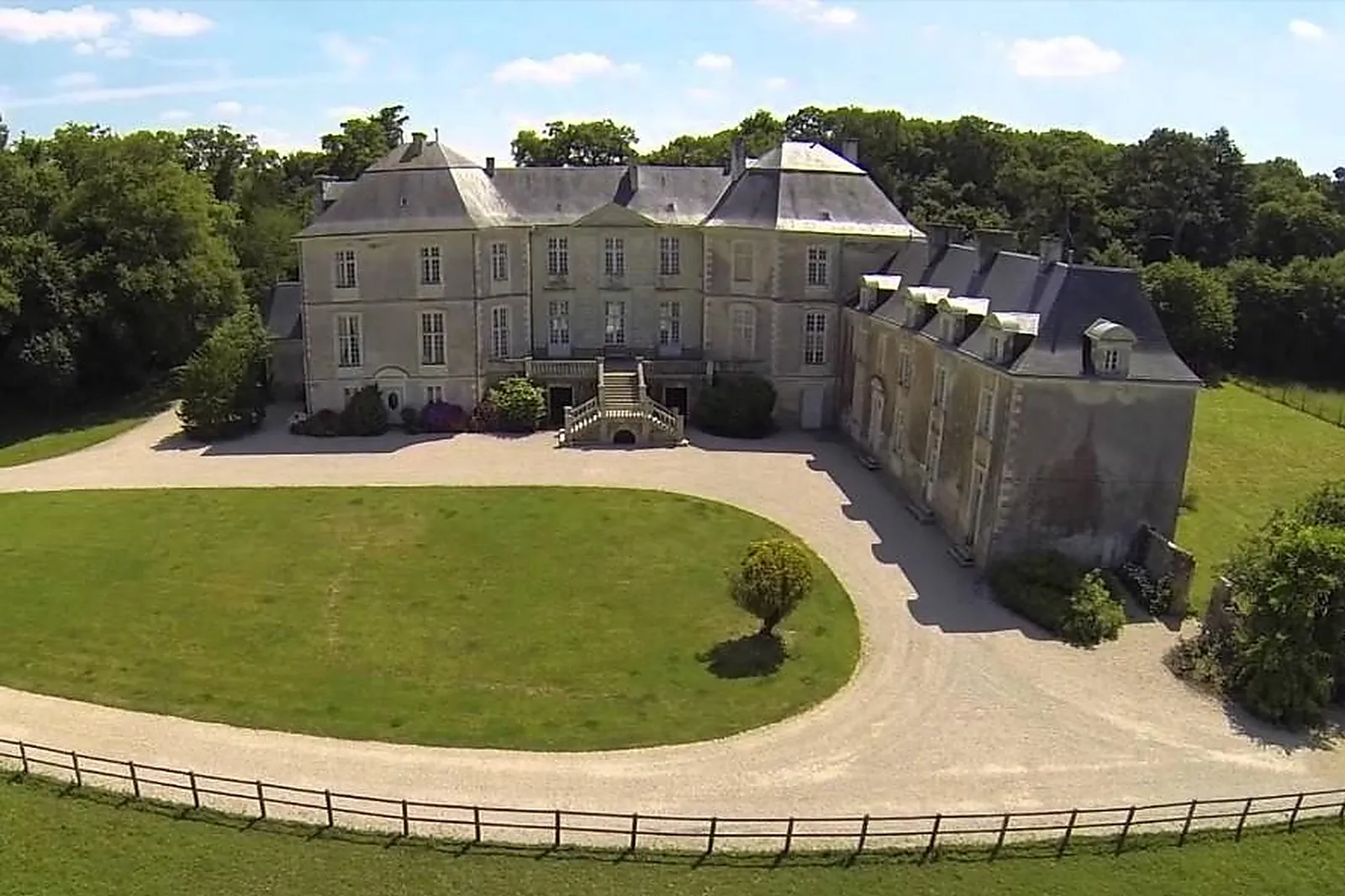 Lieux événementiels, CHÂTEAU DE LA ROUSSELIÈRE
