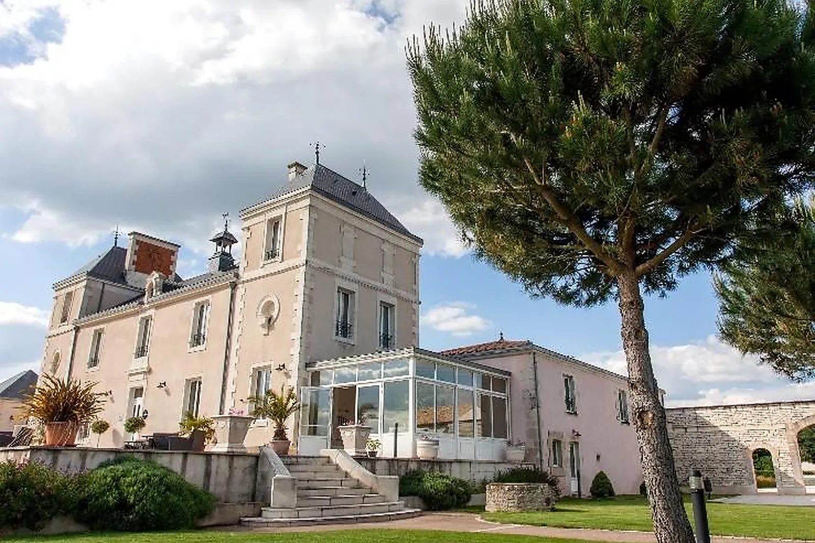 Lieux événementiels, CHÂTEAU DE LA SEBRANDIERE