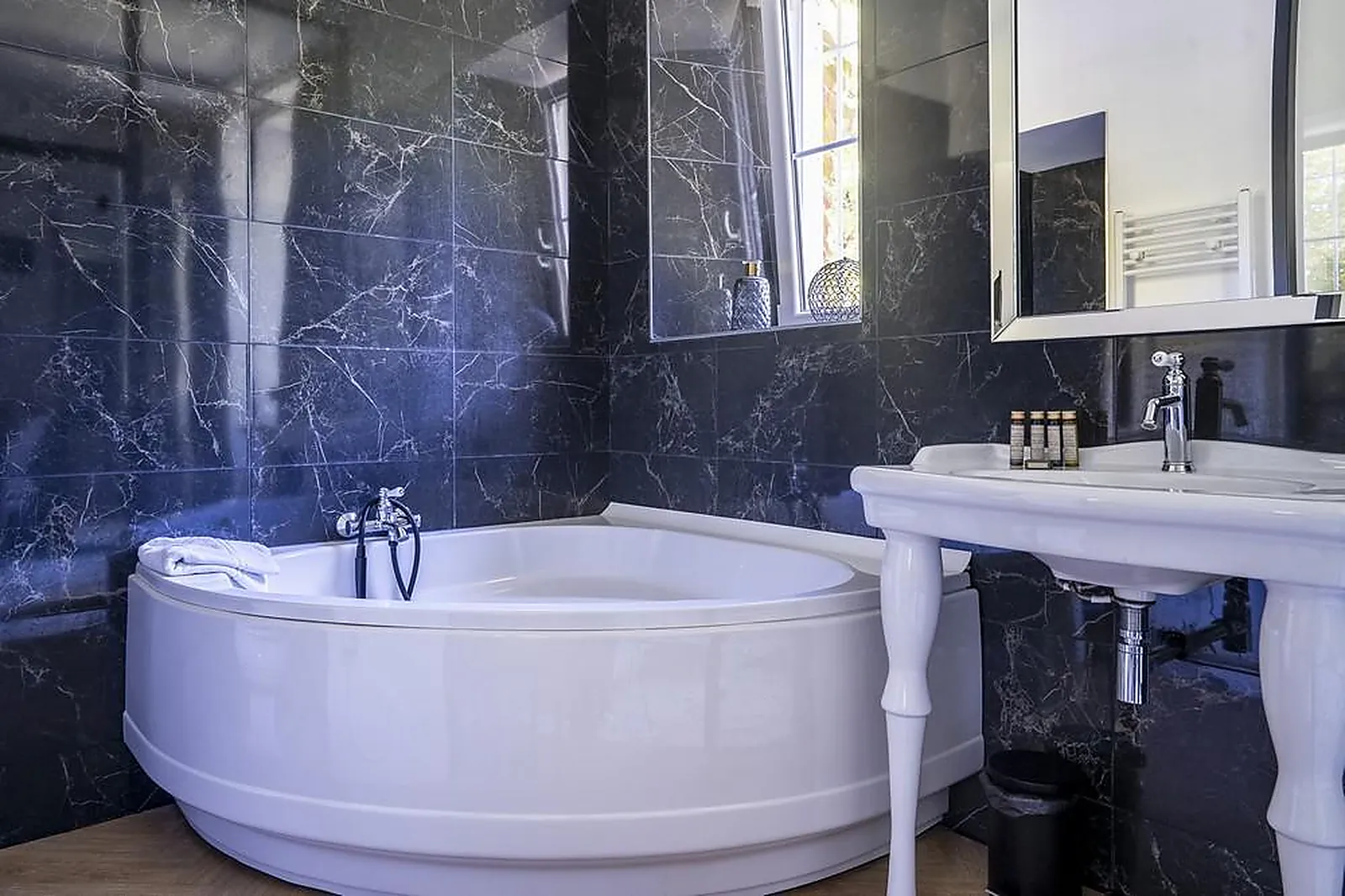 Lieux événementiels, CHÂTEAU DES AYES