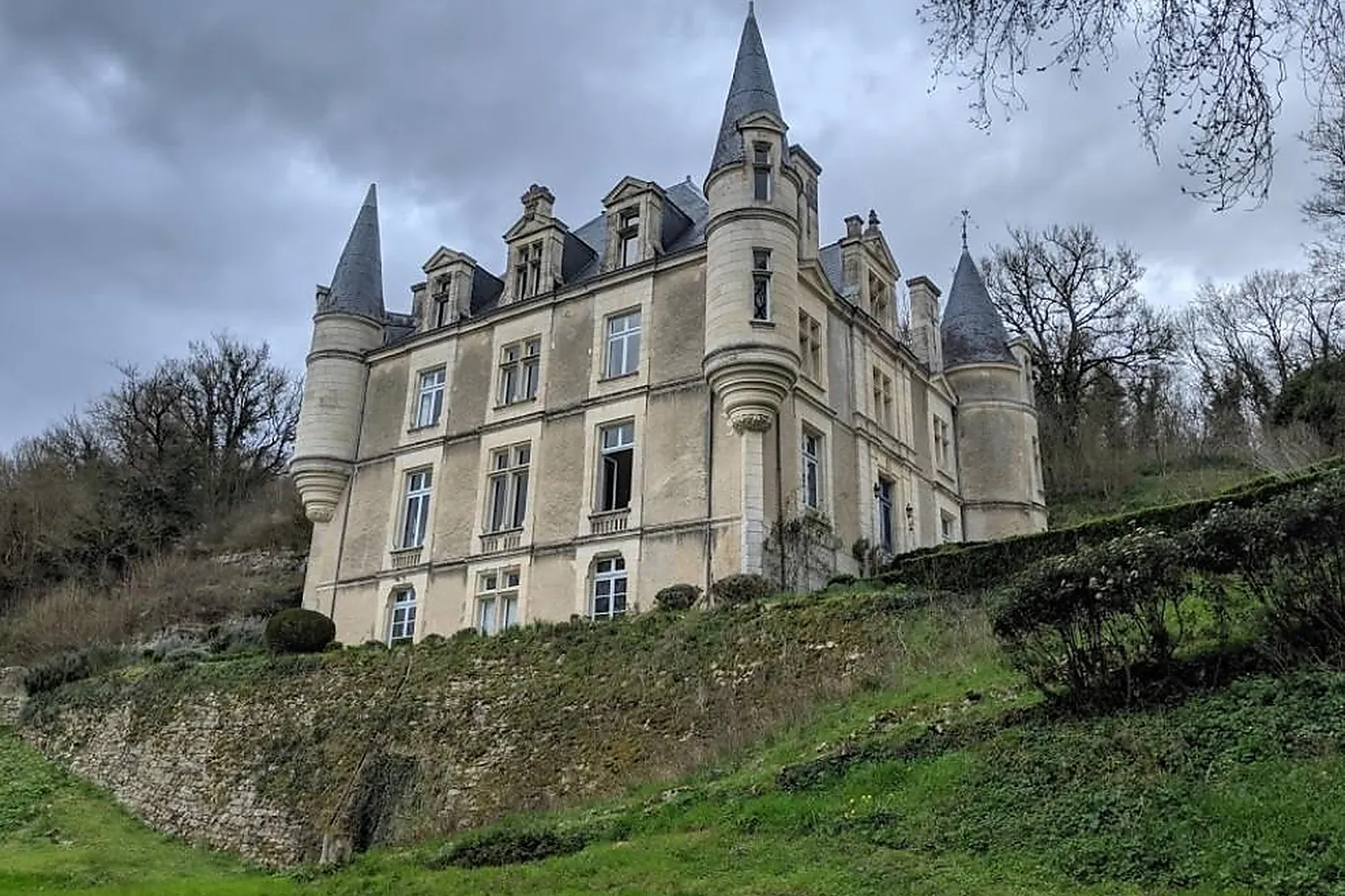 Lieux événementiels, CHÂTEAU DES LOUPS