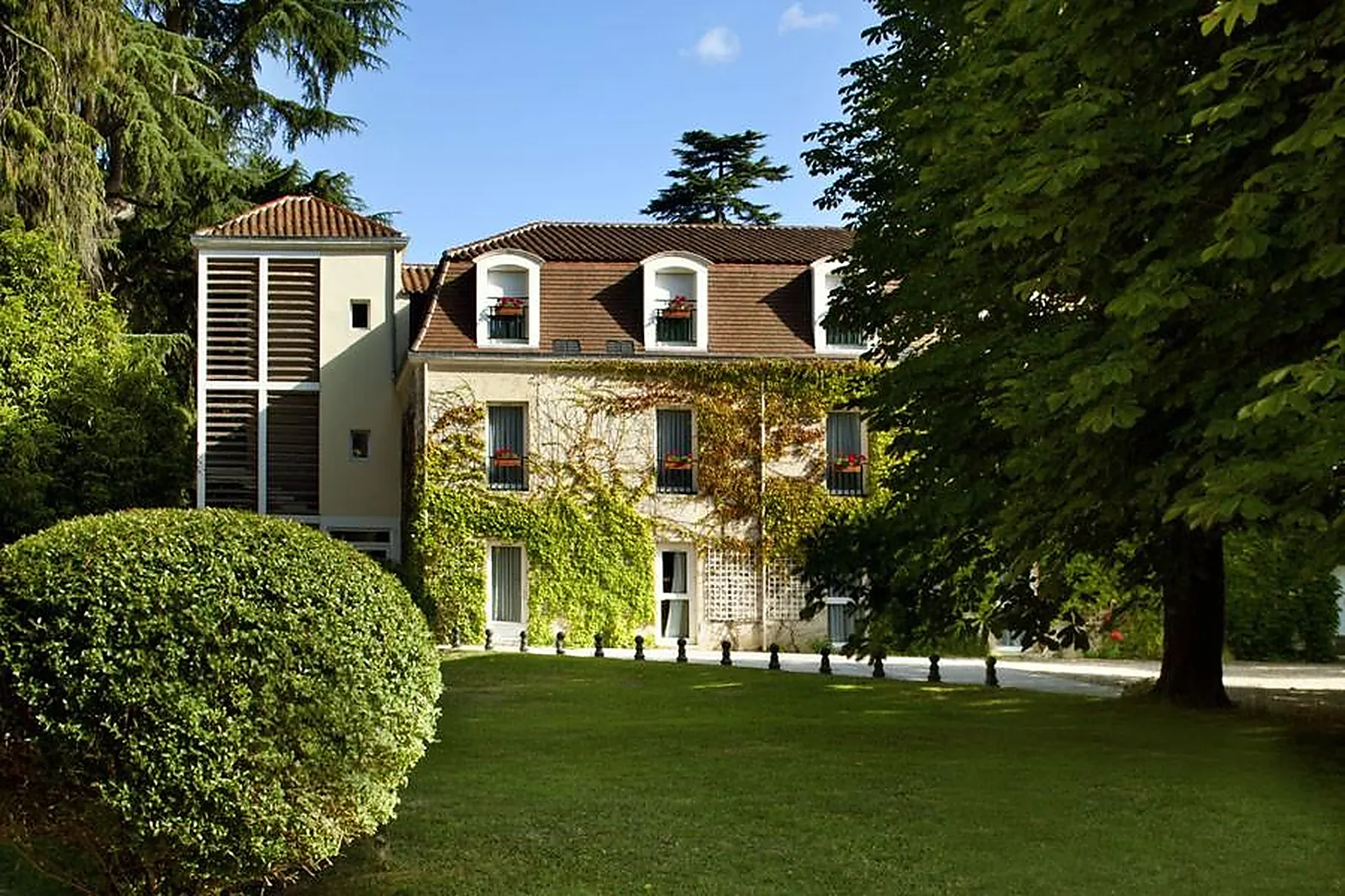 Lieux événementiels, CHÂTEAU DES REYNATS