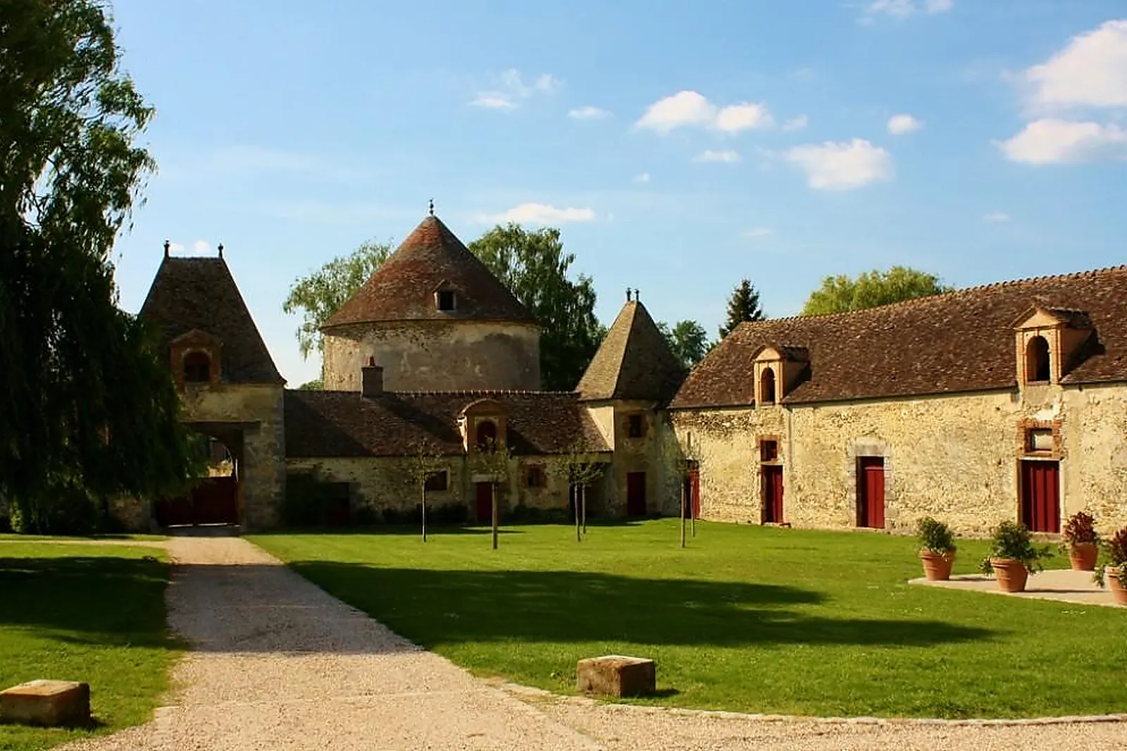 Lieux événementiels, CHÂTEAU ET RELAIS DE NEUVILLE