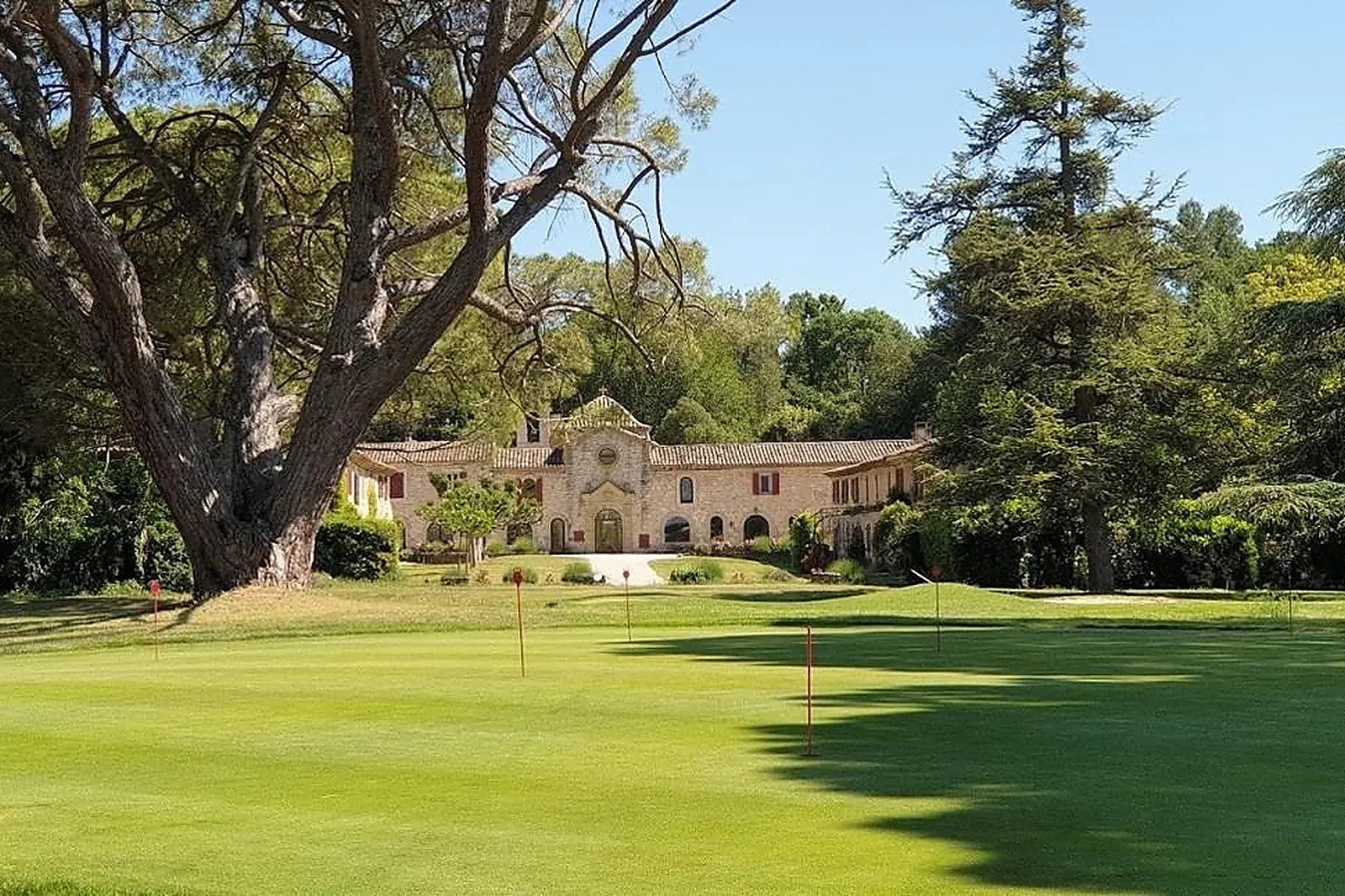Lieux événementiels, CHÂTEAU L'ARC GOLF CLUB