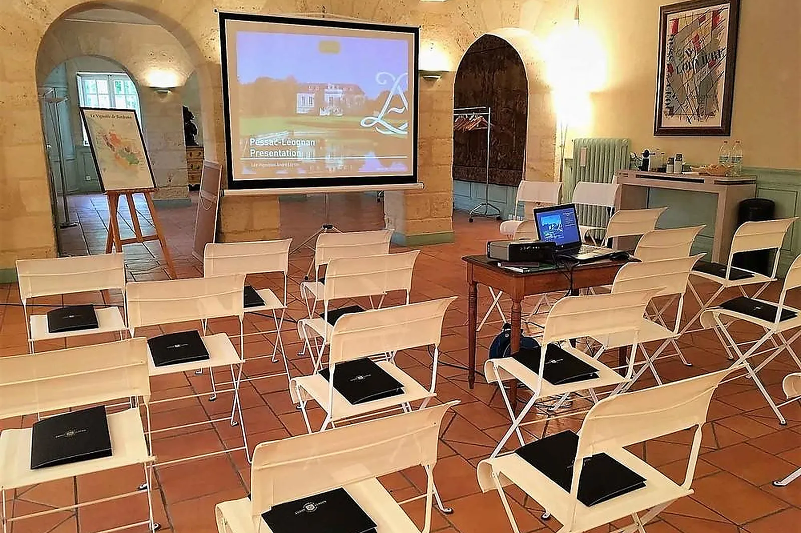 Lieux événementiels, CHÂTEAU LA LOUVIÈRE