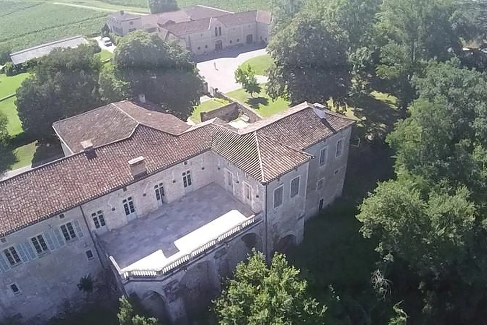 Lieux événementiels, CHÂTEAU LES BOUYSSES