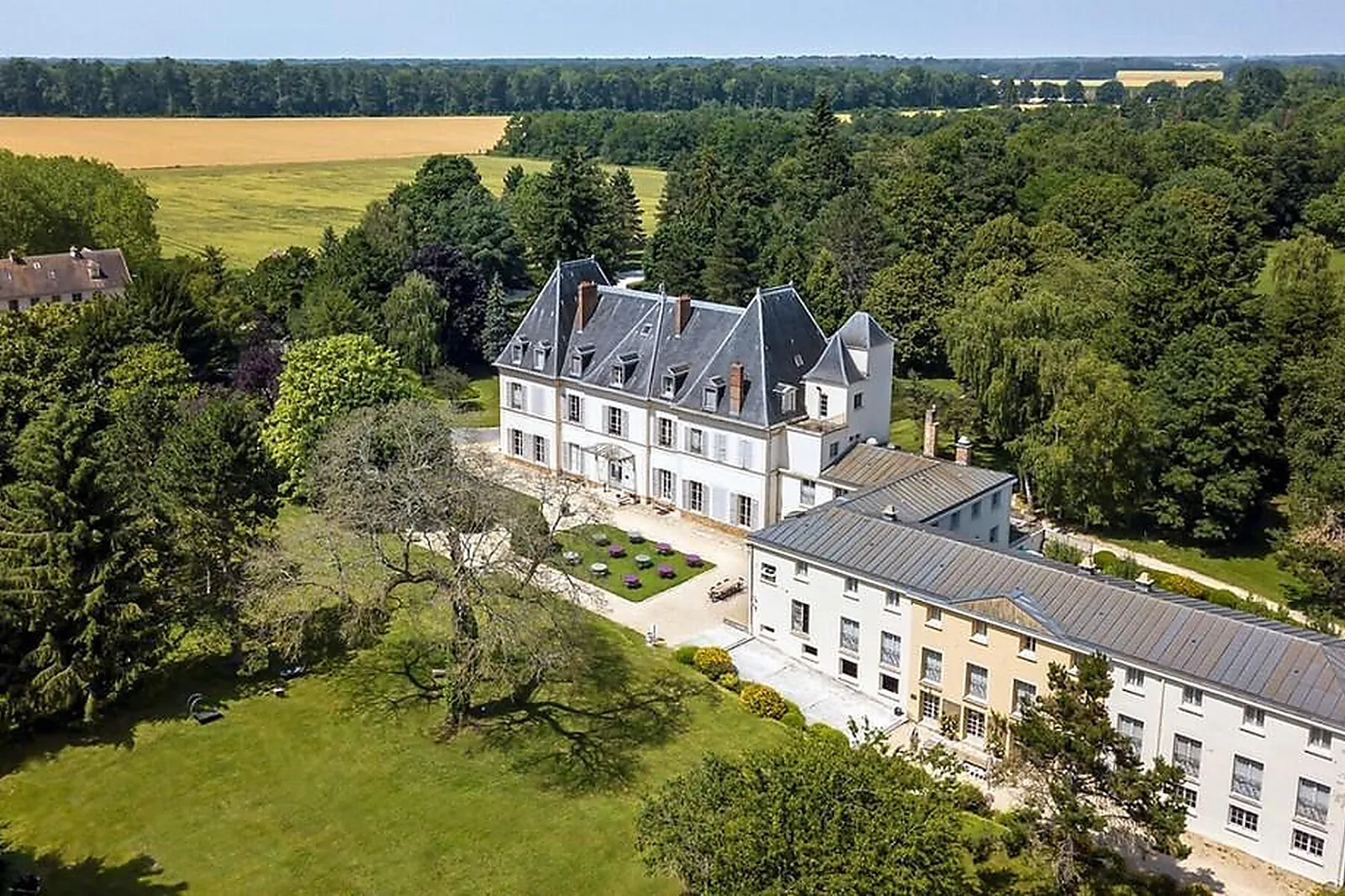 Lieux événementiels, CHÂTEAUFORM'LES PRÉS D'ECOUBLAY