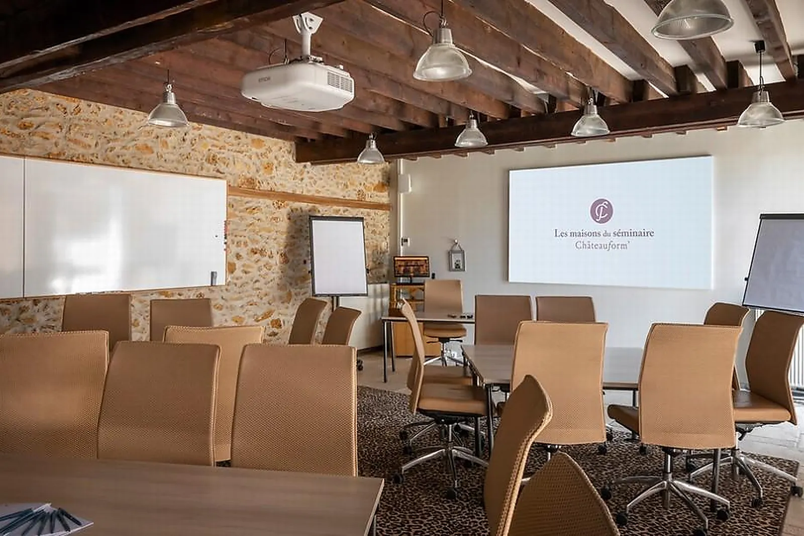 Lieux événementiels, CHÂTEAUFORM'LES PRÉS D'ECOUBLAY