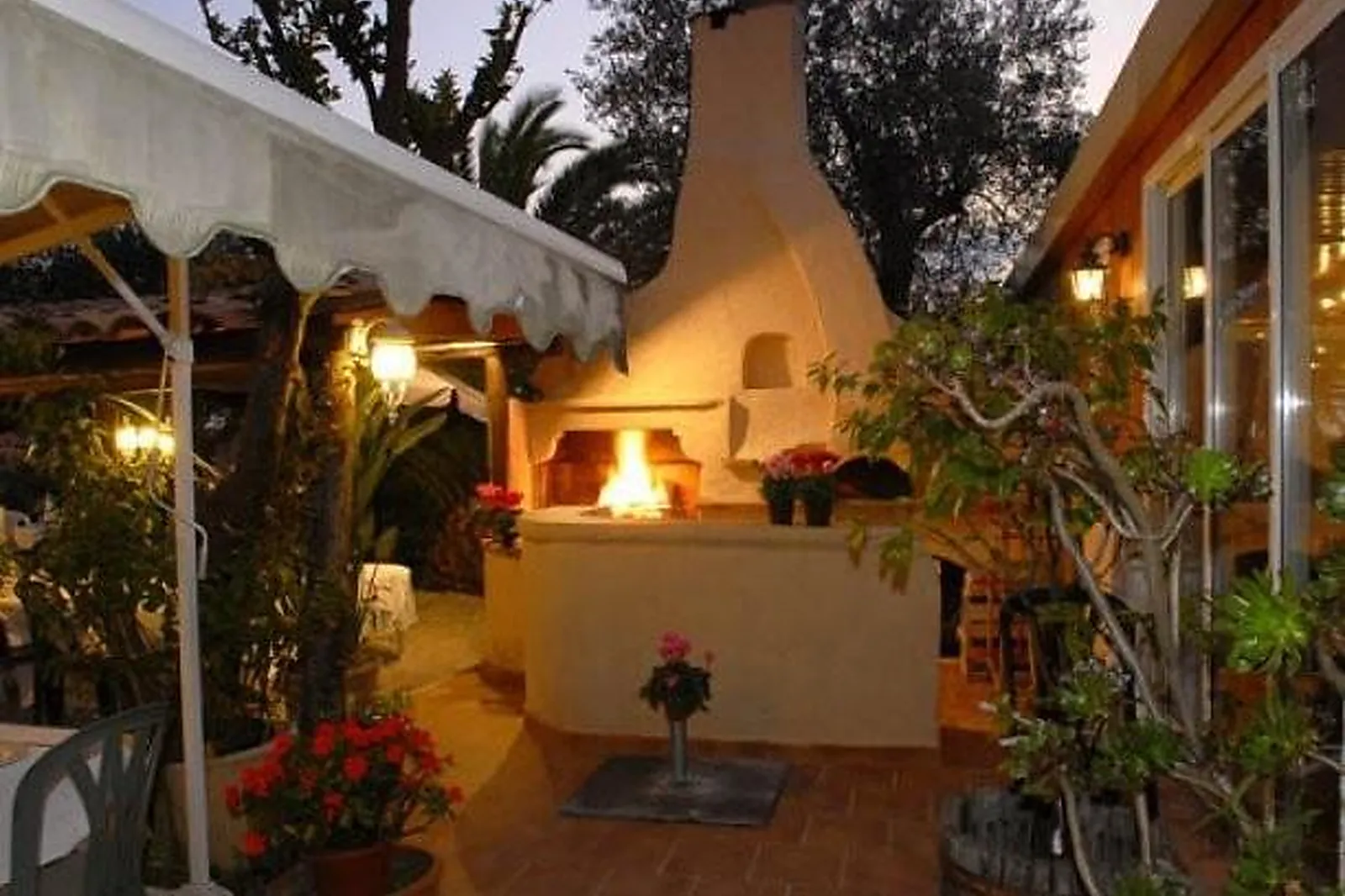 Lieux événementiels, CHEZ CANE