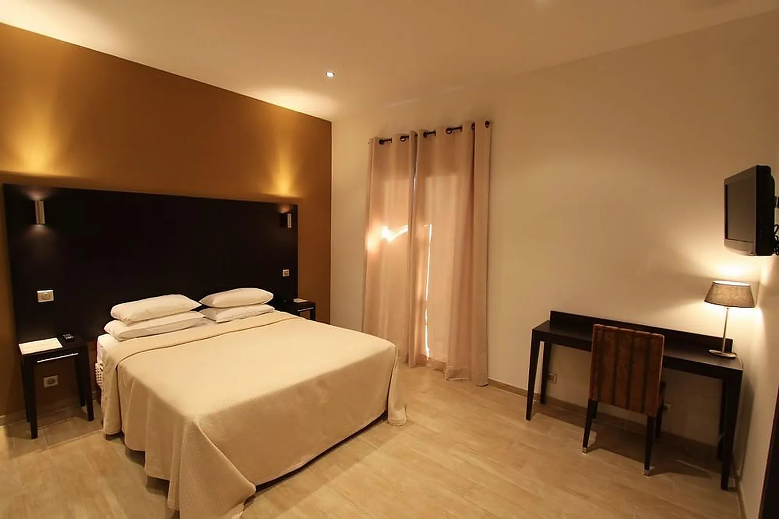 Lieux événementiels, CHEZ CHARLES