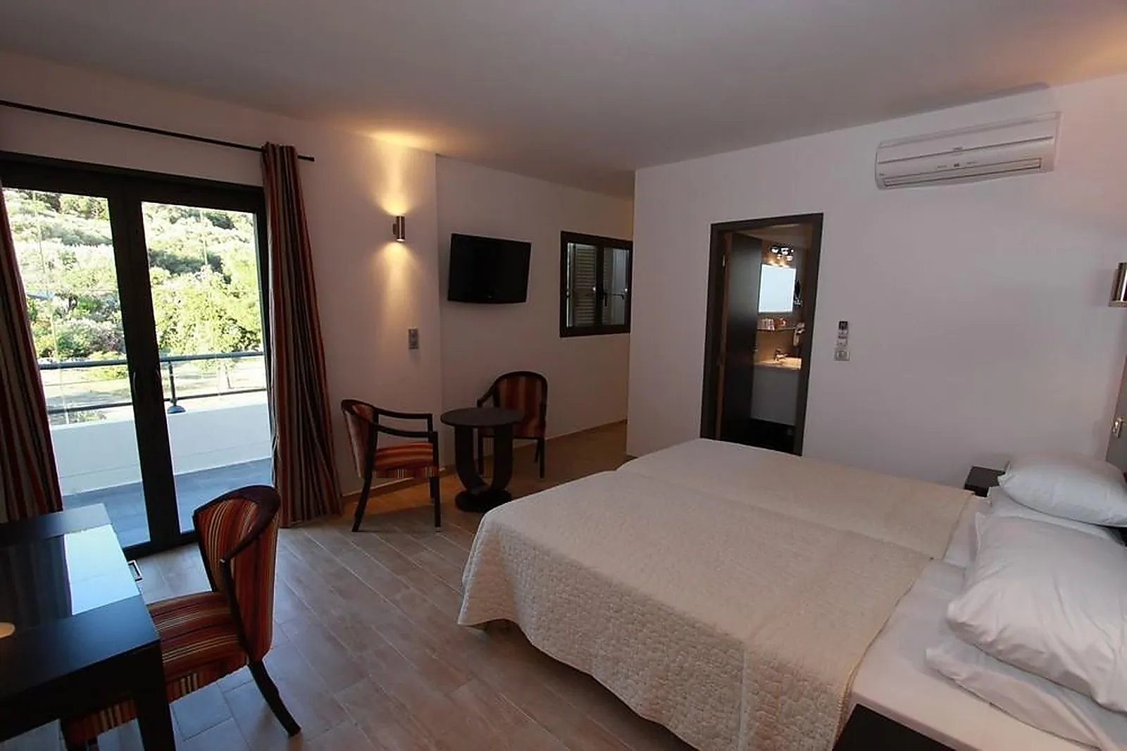 Lieux événementiels, CHEZ CHARLES