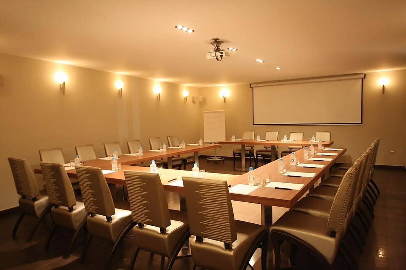 Lieux événementiels, CHEZ CHARLES