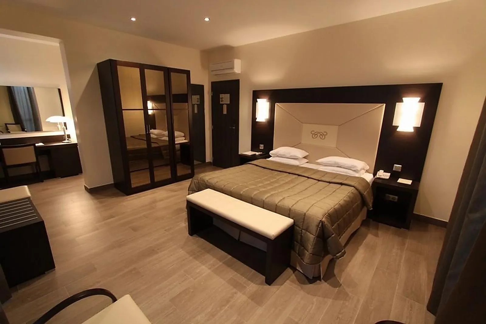 Lieux événementiels, CHEZ CHARLES