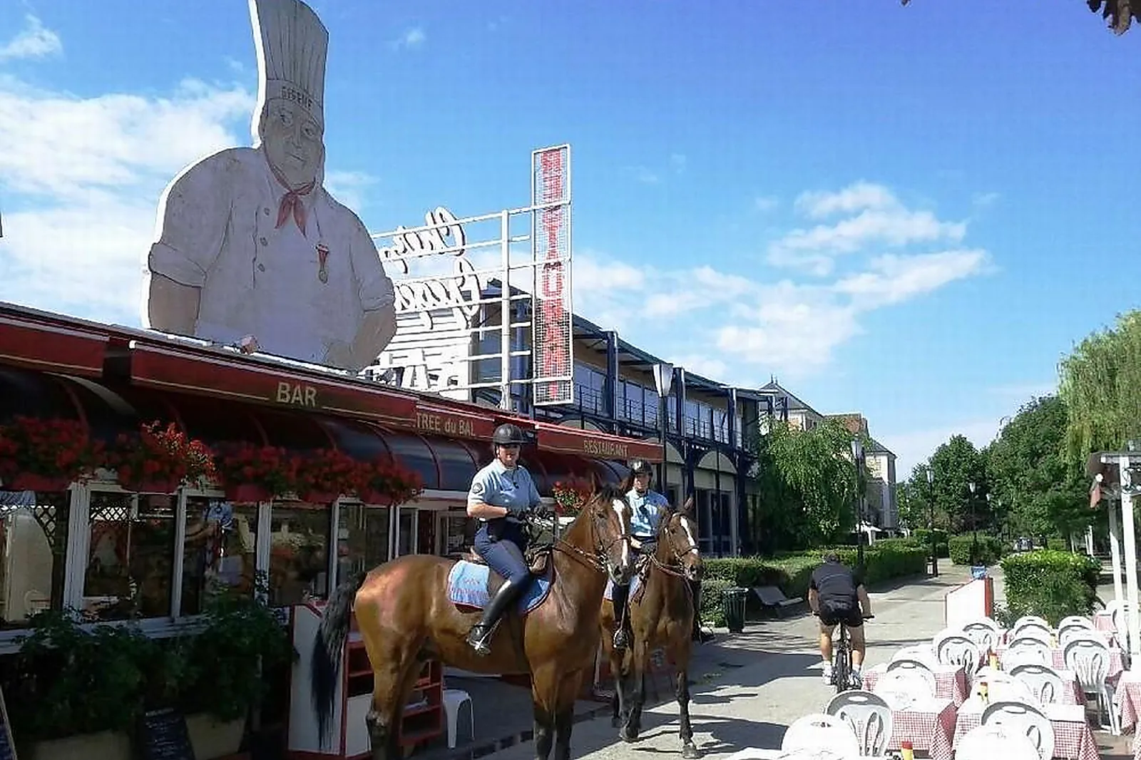 Lieux événementiels, CHEZ GÉGÈNE