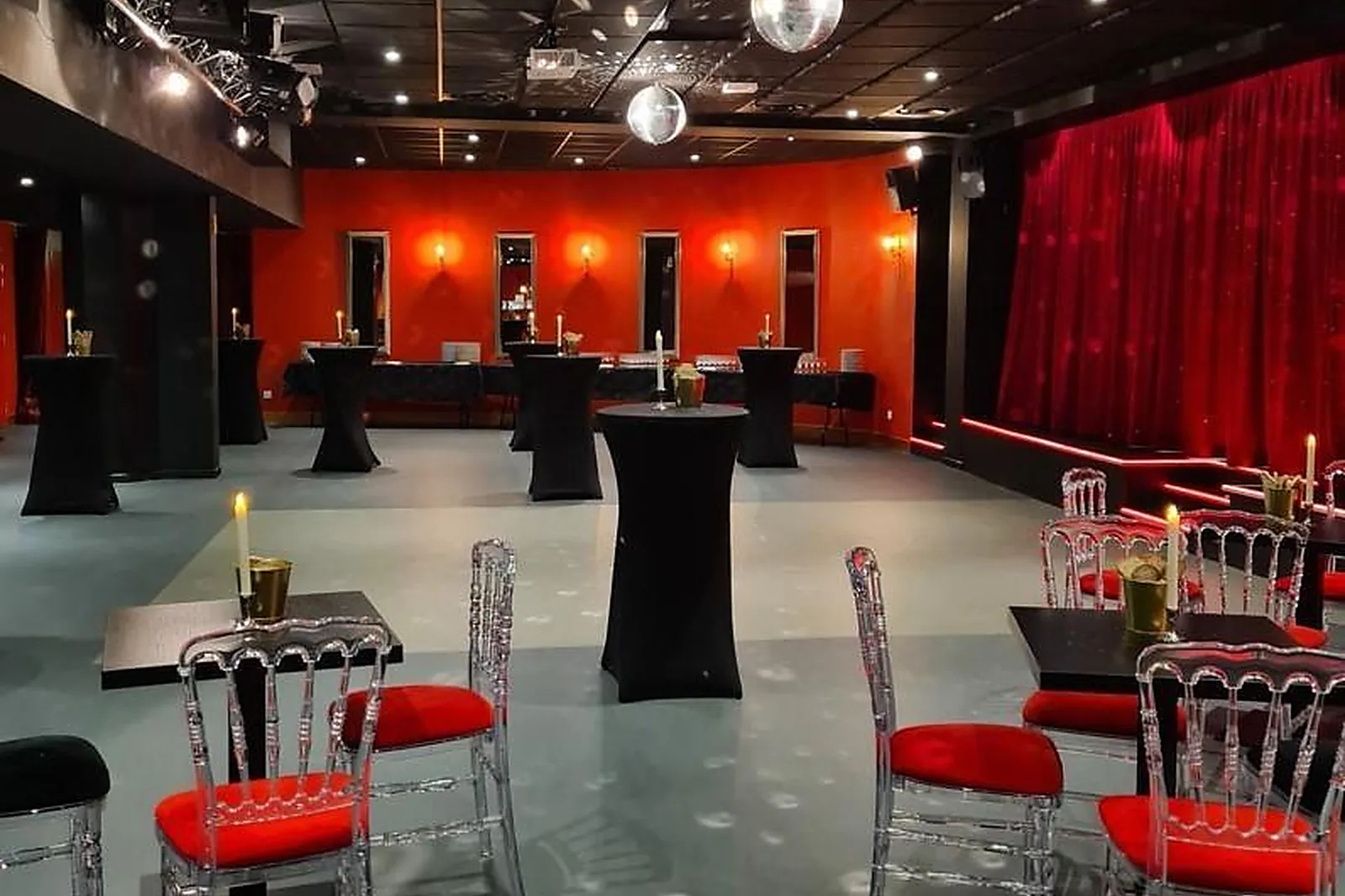 Lieux événementiels, CHEZ NELLO LA BELLE VIE