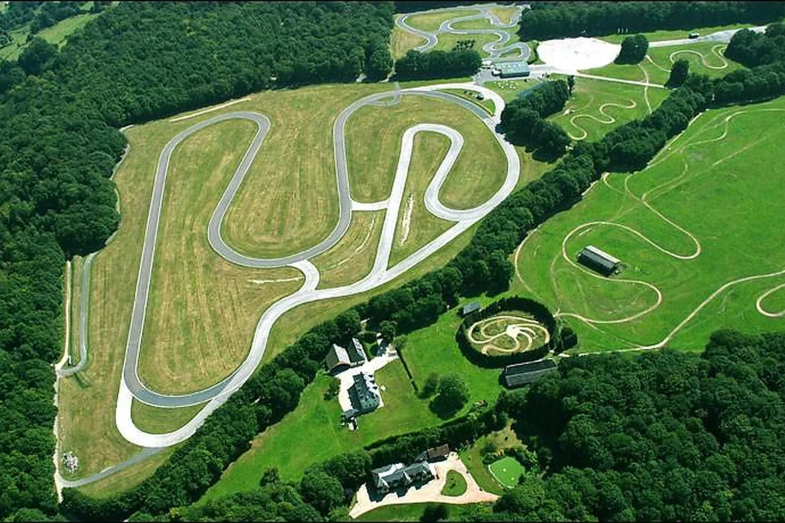 Lieux événementiels, CIRCUIT AUTOMOBILE EIA