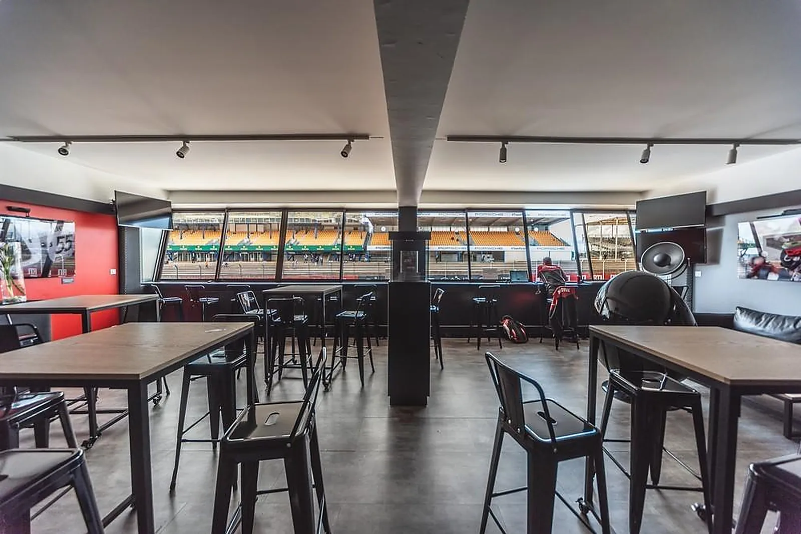 Lieux événementiels, CIRCUIT DES 24 HEURES DU MANS