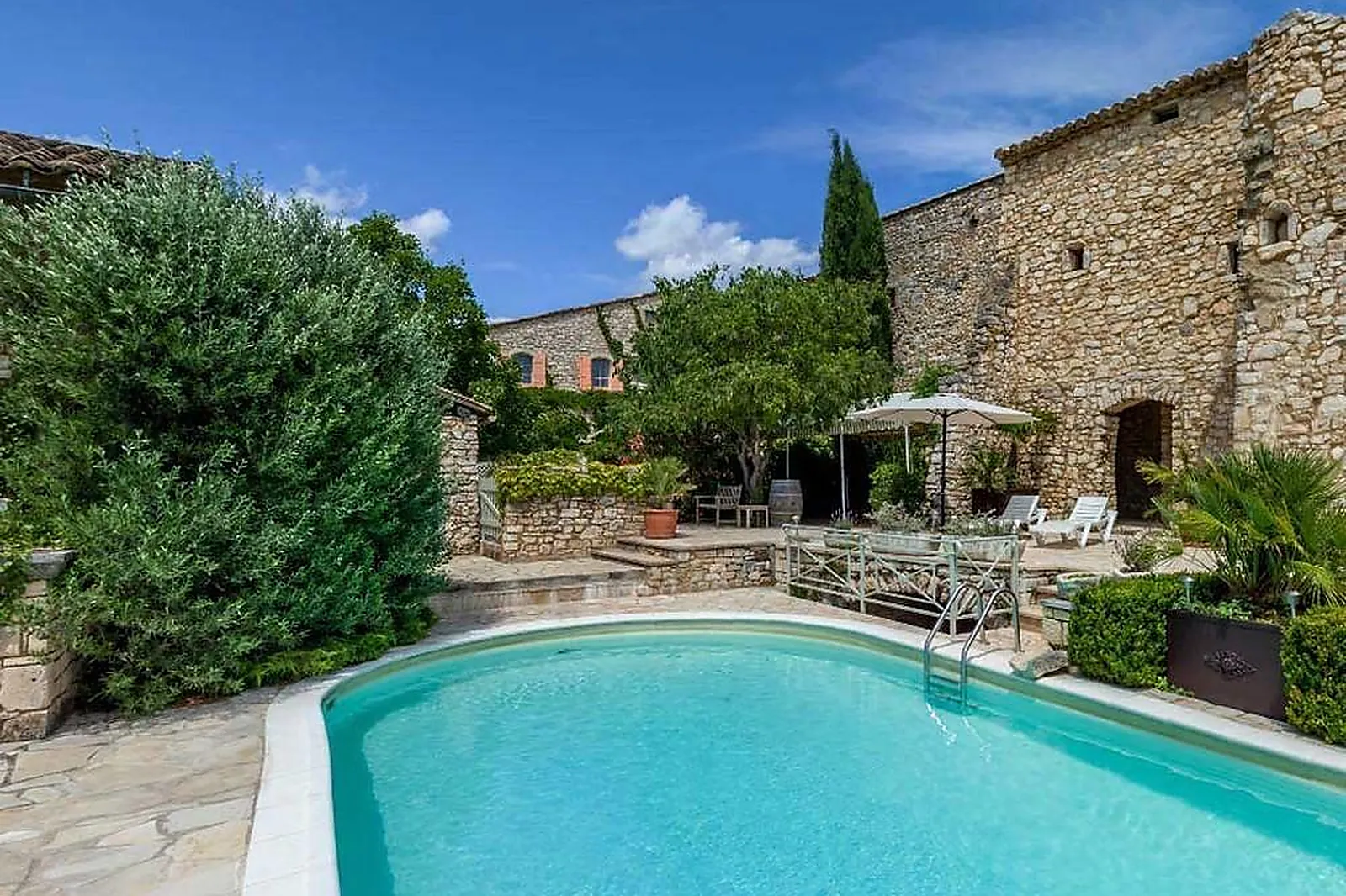 Lieux événementiels, CLOS D'HULLIAS