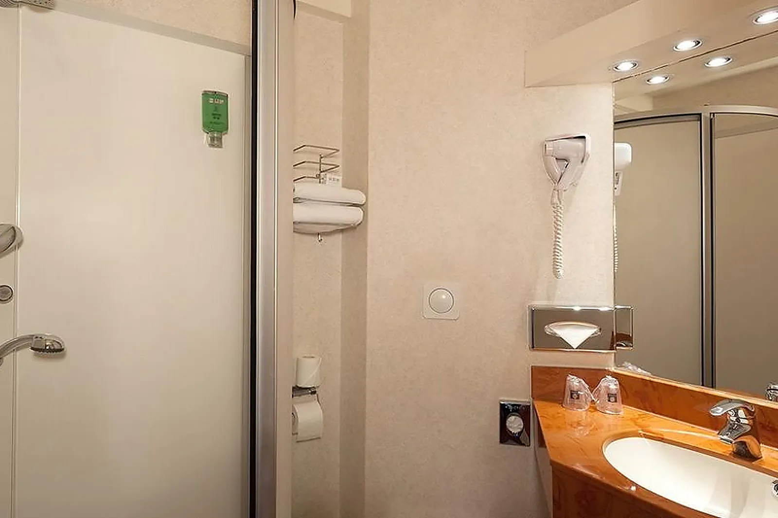 Lieux événementiels, COMFORT HÔTEL AIRPORT CDG