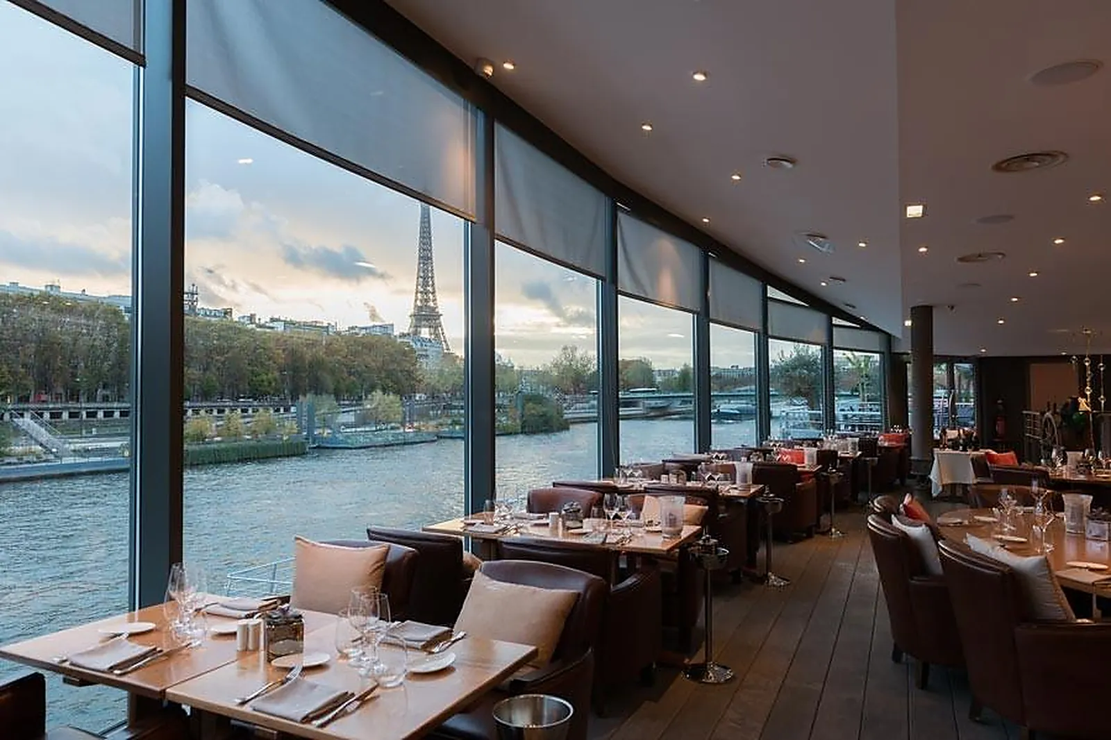 Lieux événementiels, COMPAGNIE DES BATEAUX MOUCHES