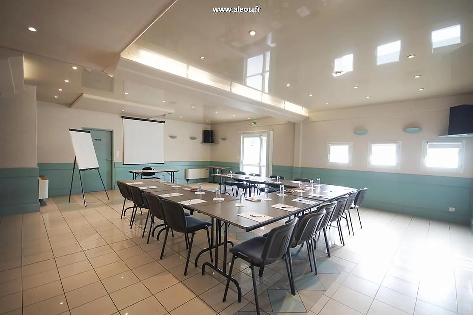 Lieux événementiels, COMPLEXE HÔTELIER LE MOULIN ROUGE