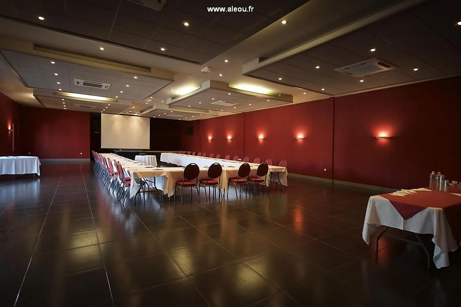 Lieux événementiels, COMPLEXE HÔTELIER LE MOULIN ROUGE