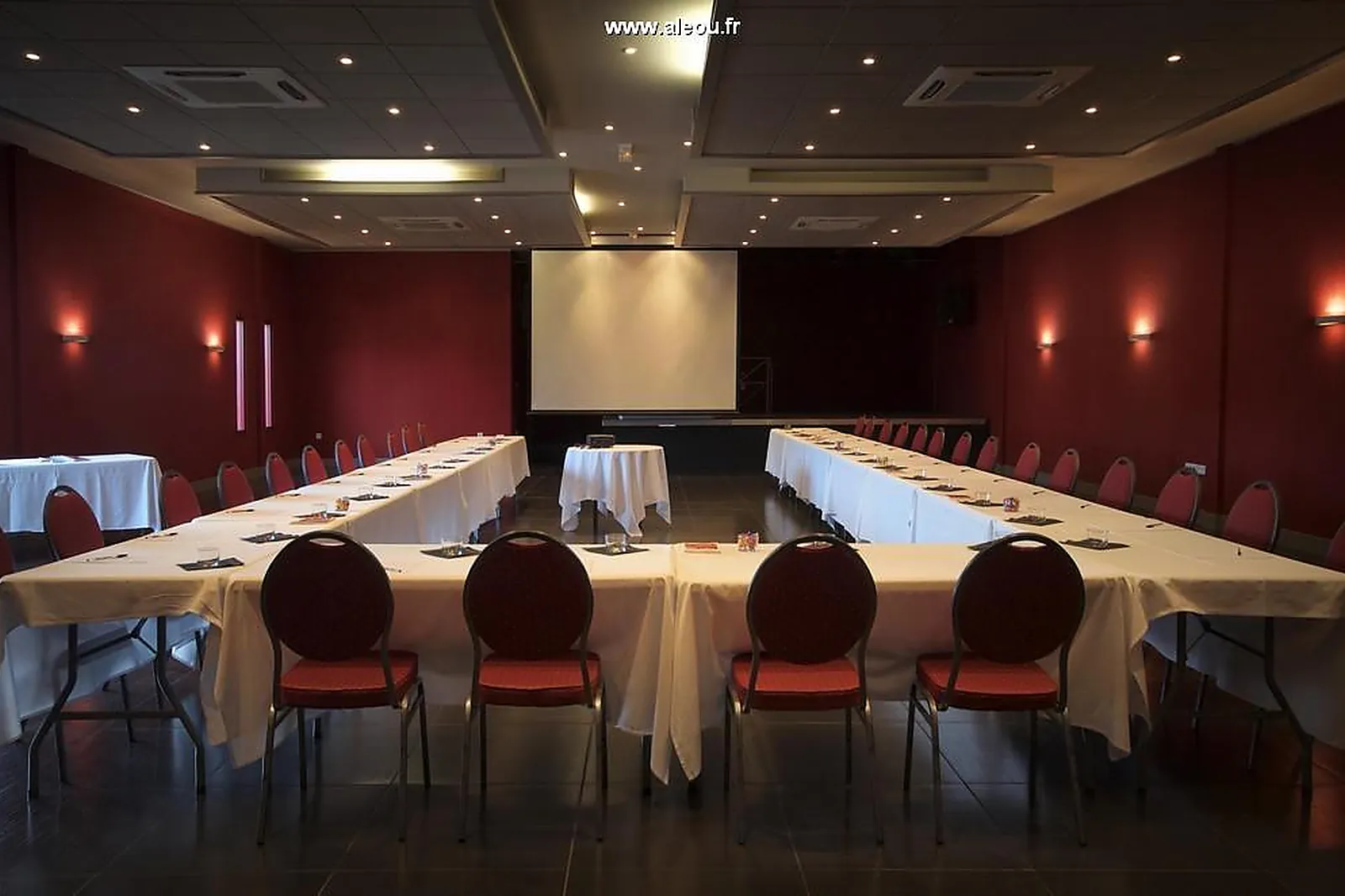 Lieux événementiels, COMPLEXE HÔTELIER LE MOULIN ROUGE