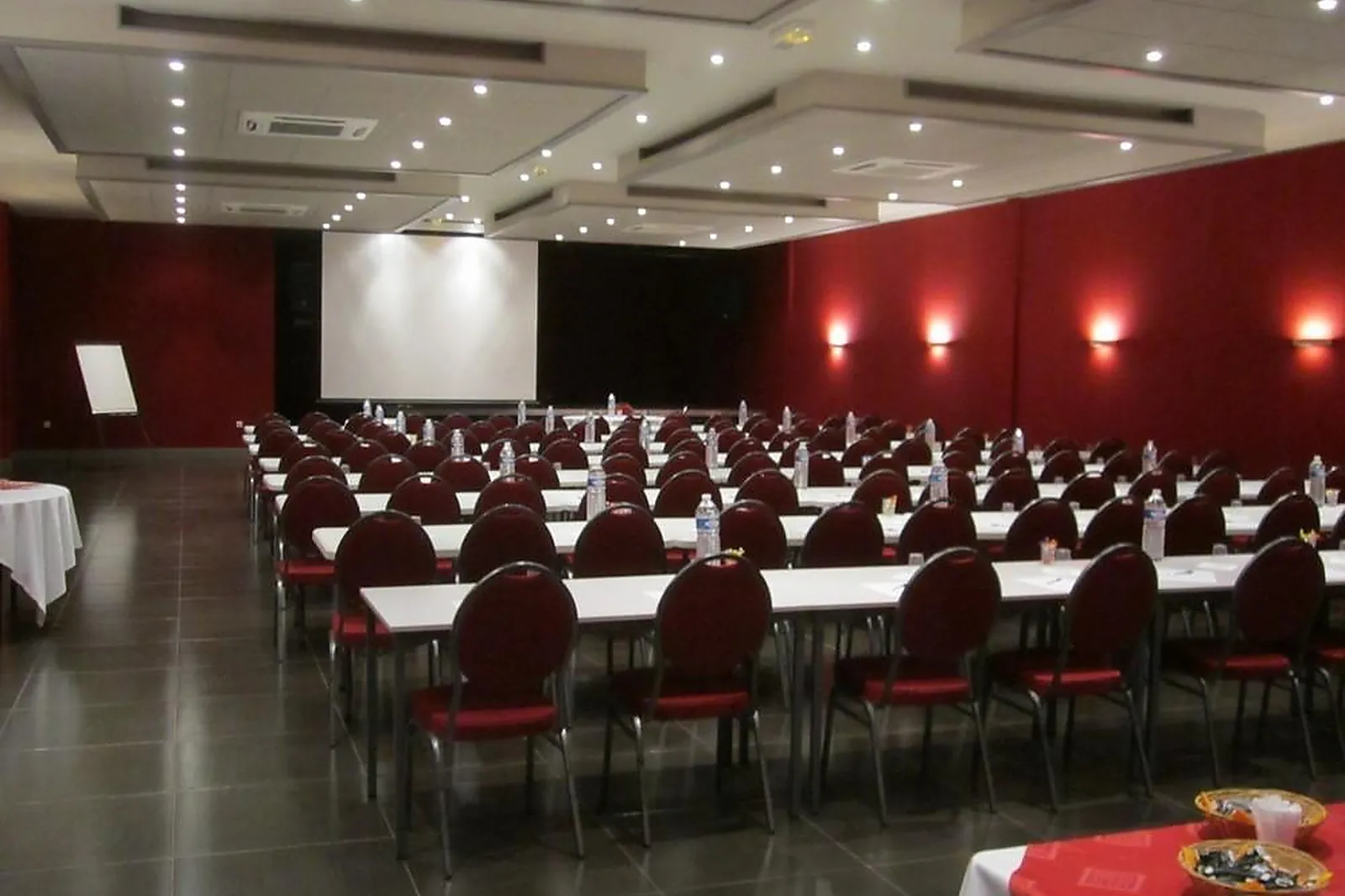 Lieux événementiels, COMPLEXE HÔTELIER LE MOULIN ROUGE