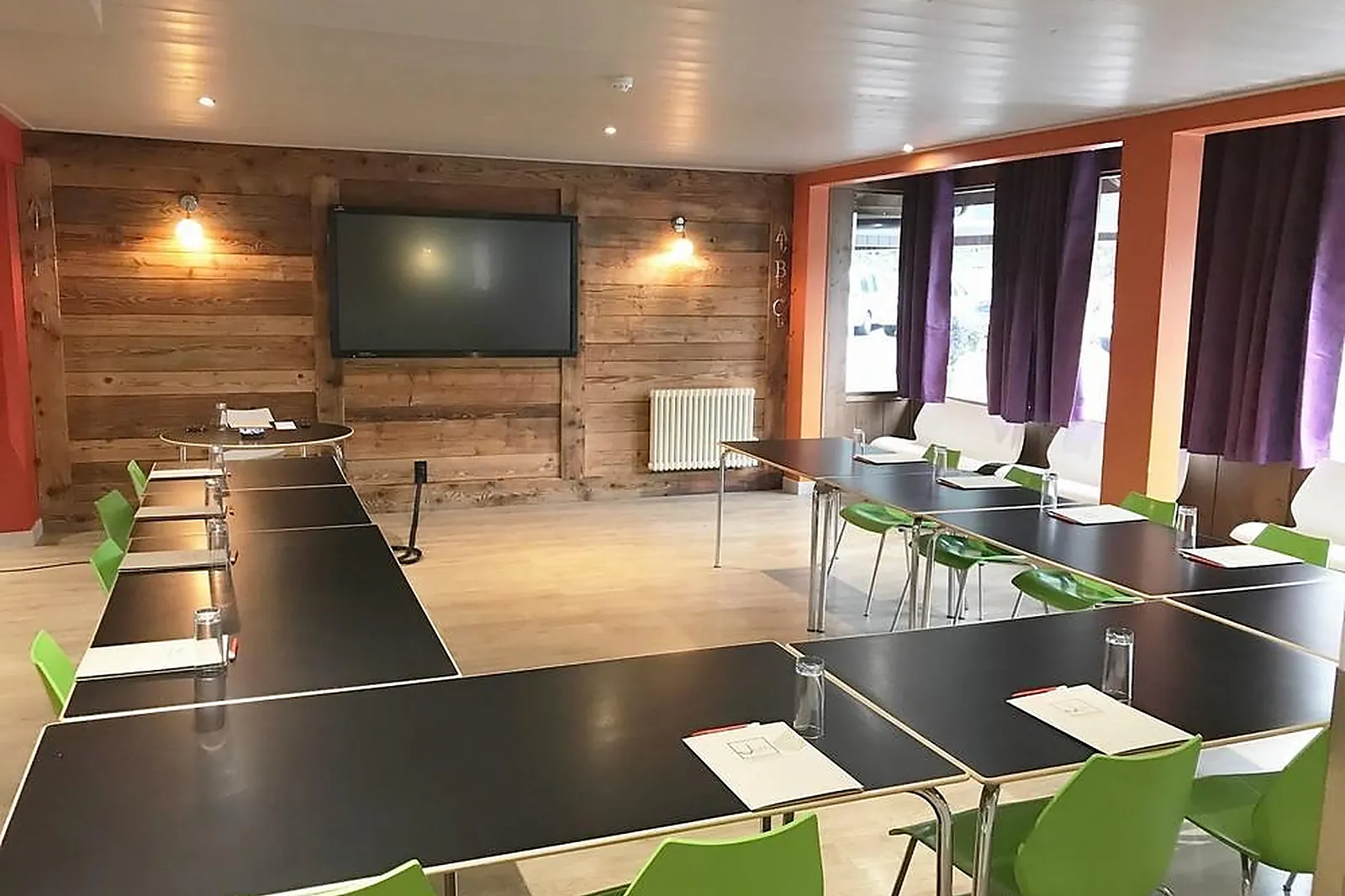 Lieux événementiels, COMPLEXE LA MAISON ROUGE