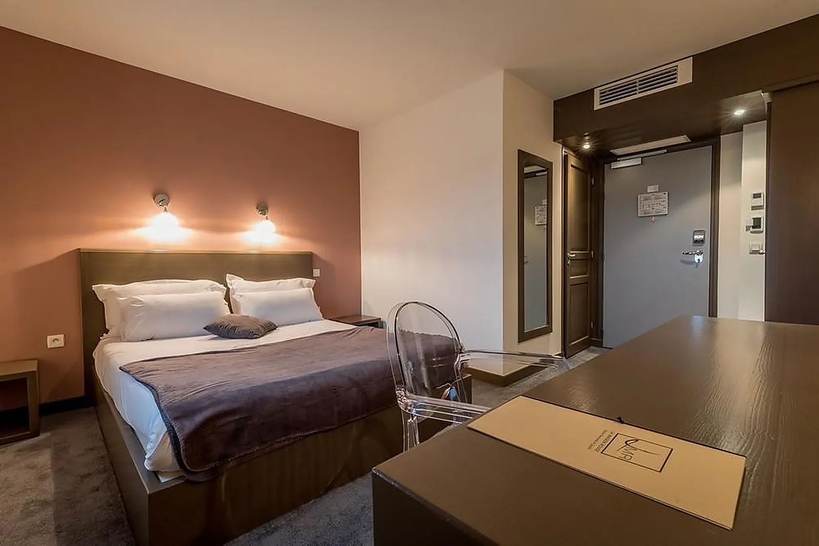 Lieux événementiels, COMPLEXE LA MAISON ROUGE